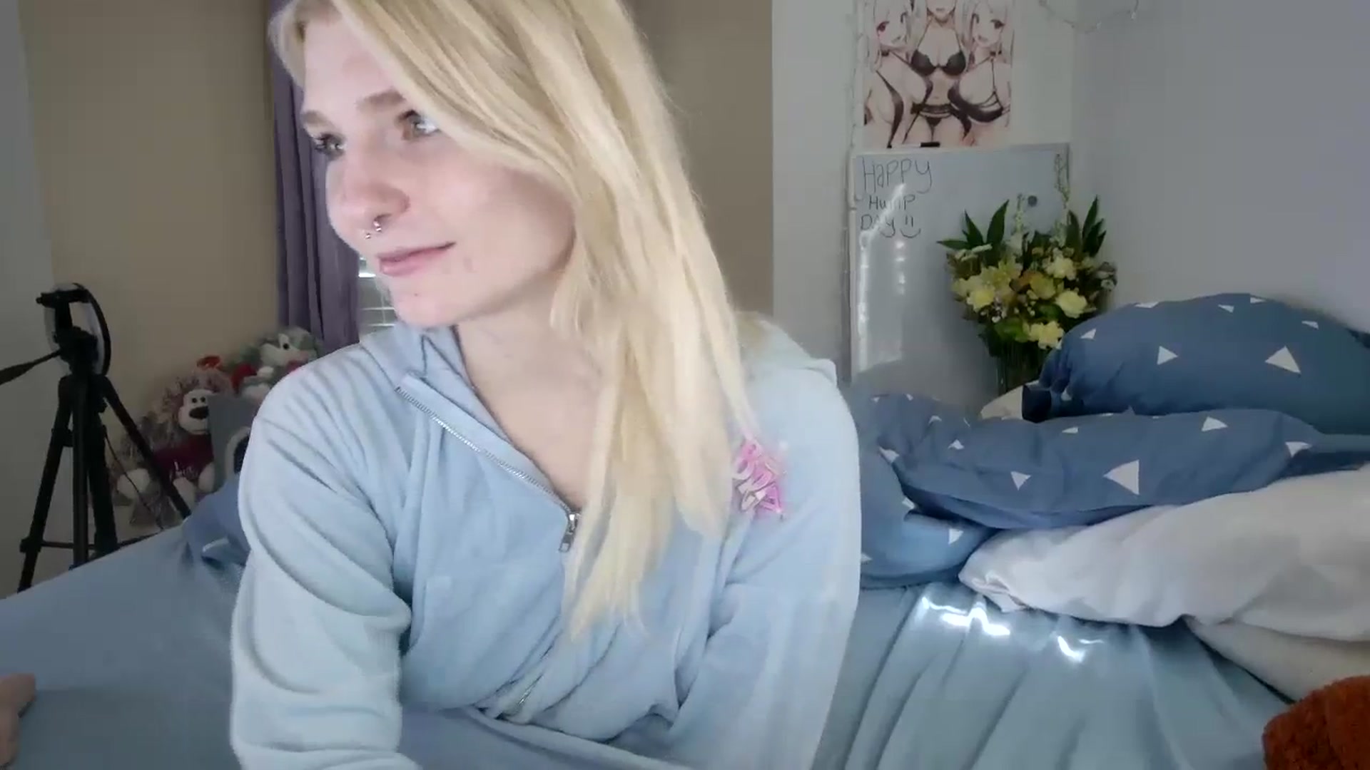 Gallery image thumbnail from DuckChan0's myfreecams stream on, 10/18/2023, 16:48 image 4 of 20