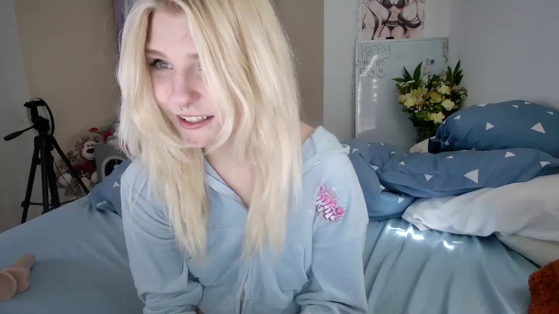Gallery image thumbnail from DuckChan0's myfreecams stream on, 10/18/2023, 16:48 image 5 of 20