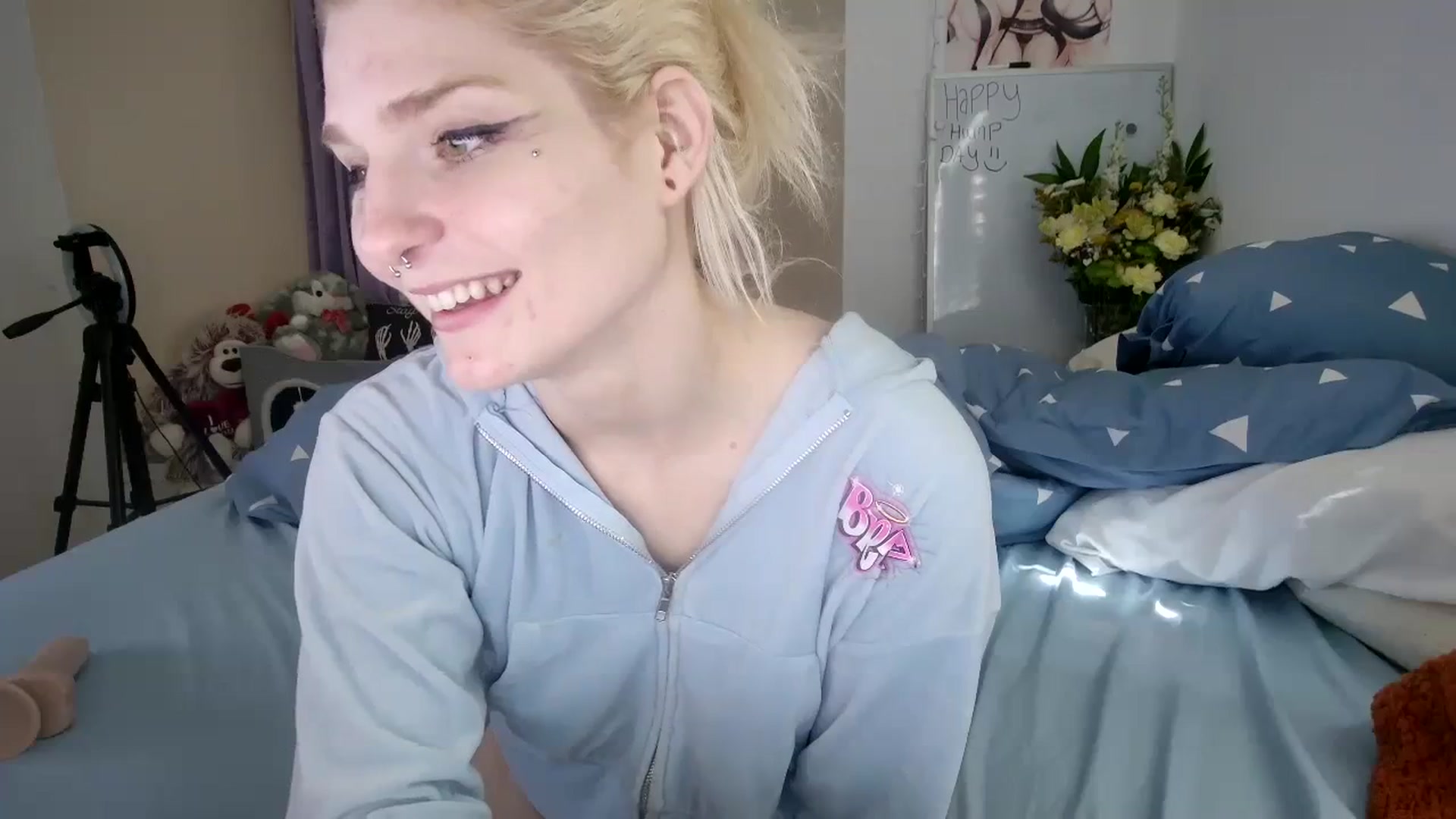 Gallery image thumbnail from DuckChan0's myfreecams stream on, 10/18/2023, 16:48 image 7 of 20