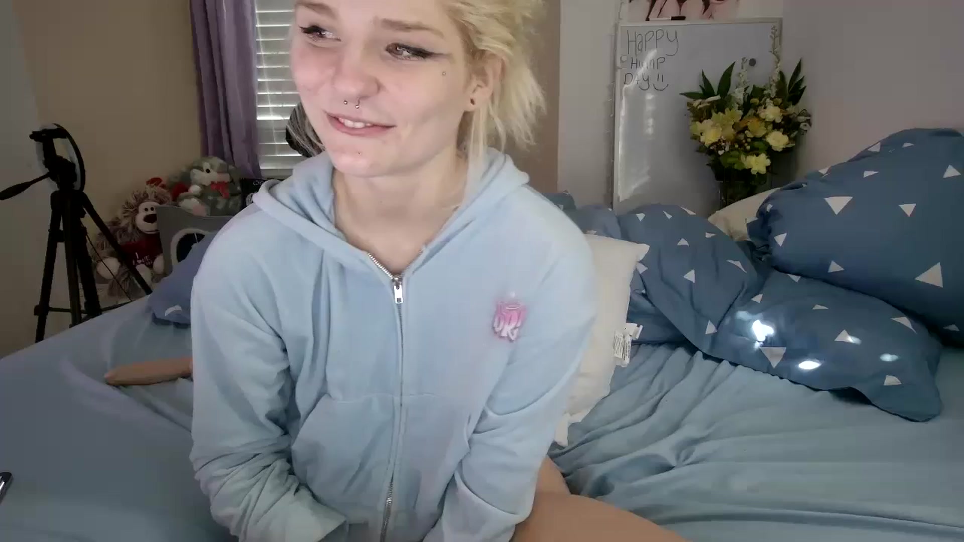 Gallery image thumbnail from DuckChan0's myfreecams stream on, 10/18/2023, 16:48 image 20 of 20