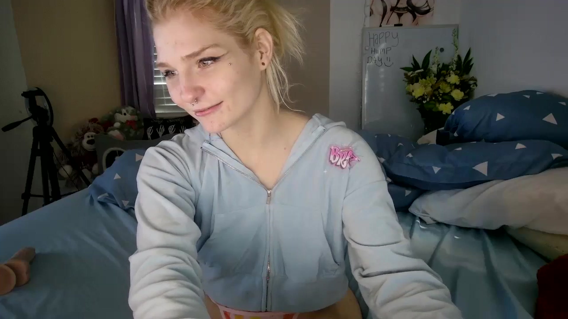 Gallery image thumbnail from DuckChan0's myfreecams stream on, 10/18/2023, 16:48 image 10 of 20