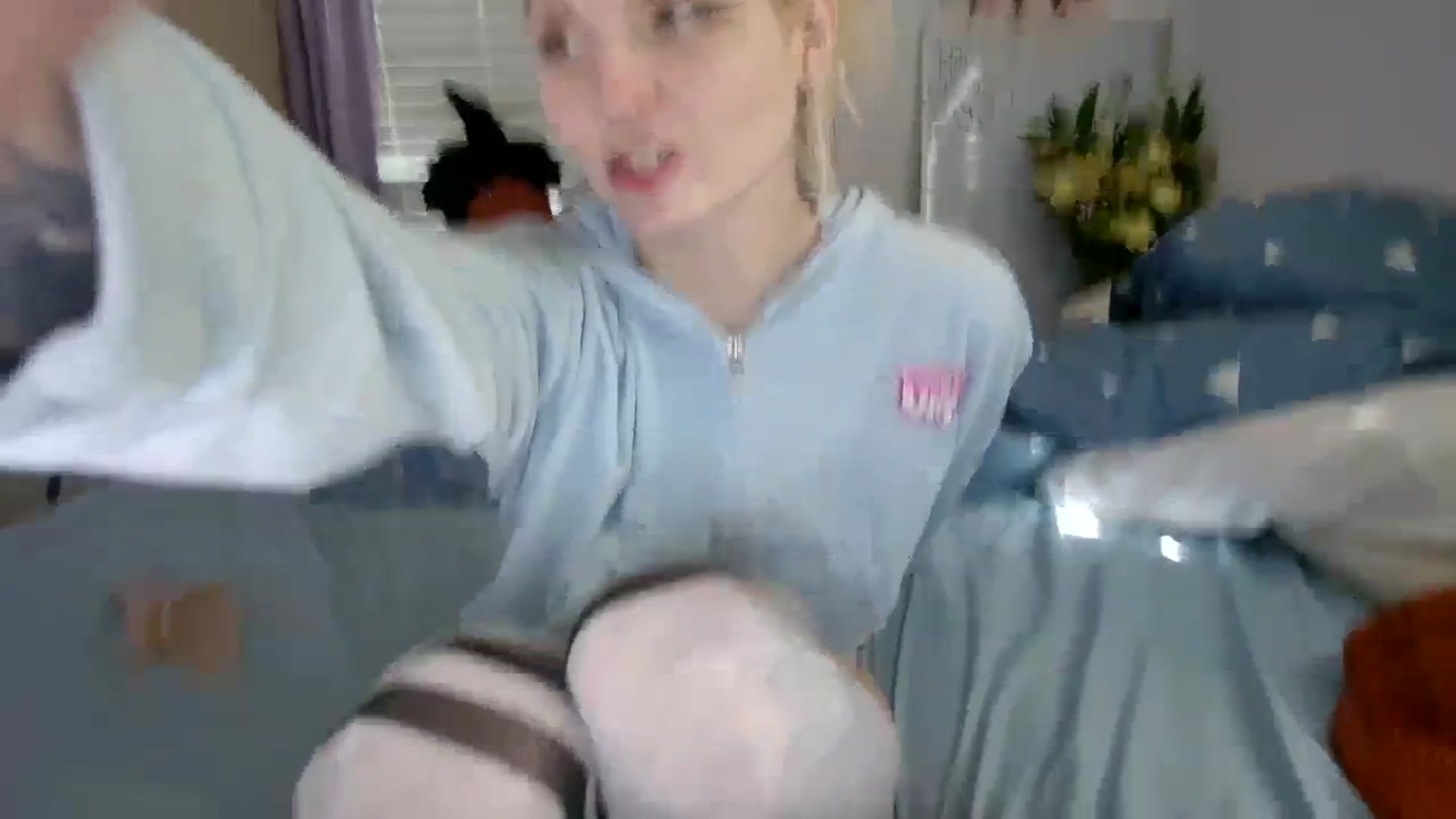 Gallery image thumbnail from DuckChan0's myfreecams stream on, 10/18/2023, 16:48 image 15 of 20