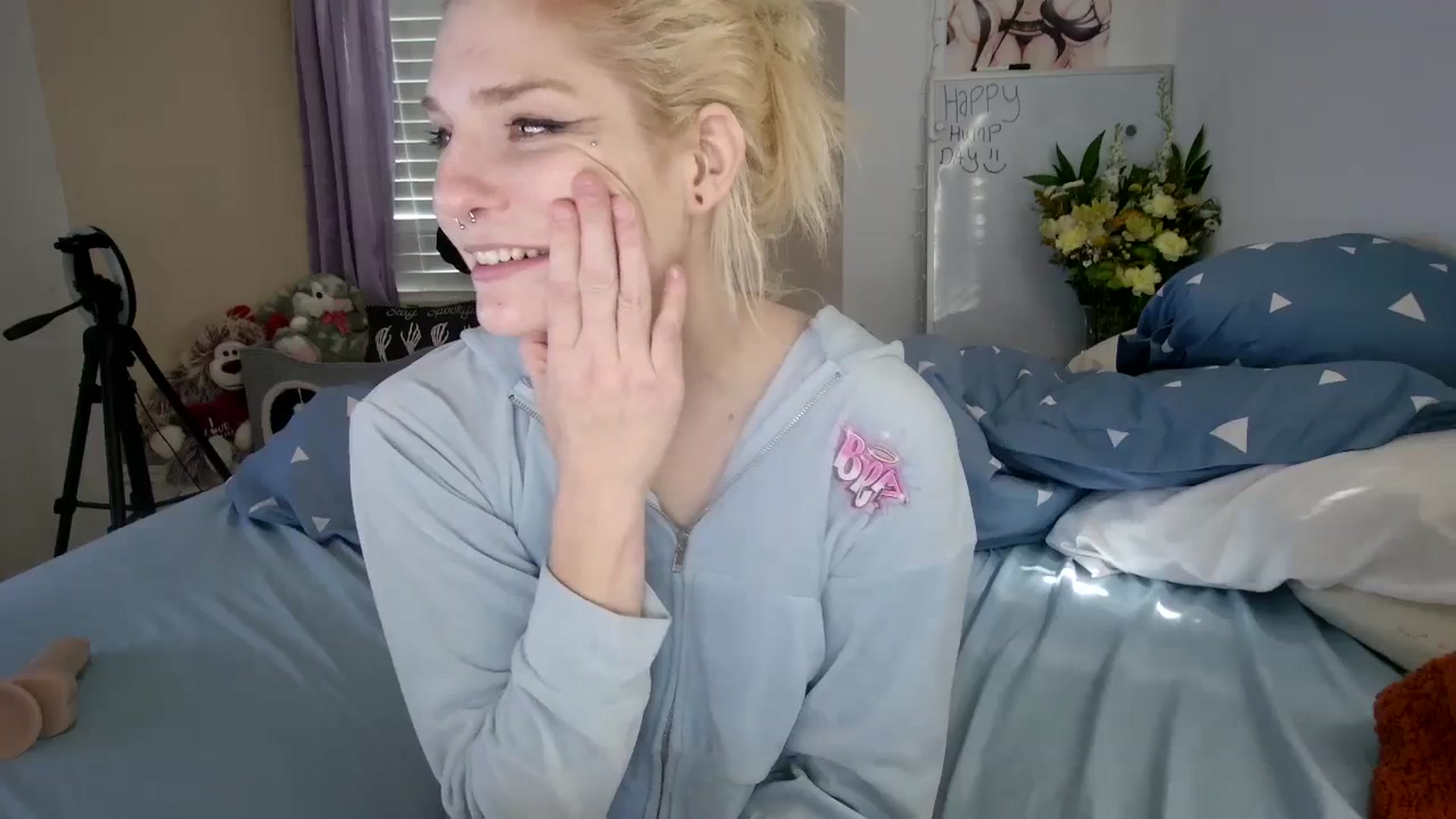 Gallery image thumbnail from DuckChan0's myfreecams stream on, 10/18/2023, 16:48 image 8 of 20