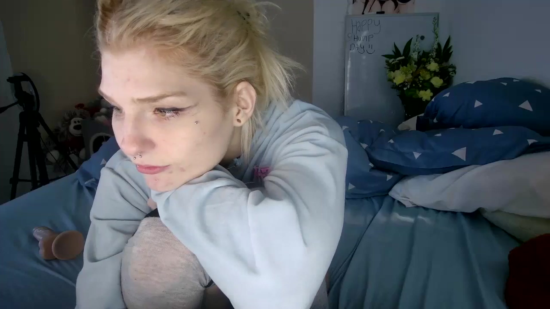 Gallery image thumbnail from DuckChan0's myfreecams stream on, 10/18/2023, 16:48 image 13 of 20
