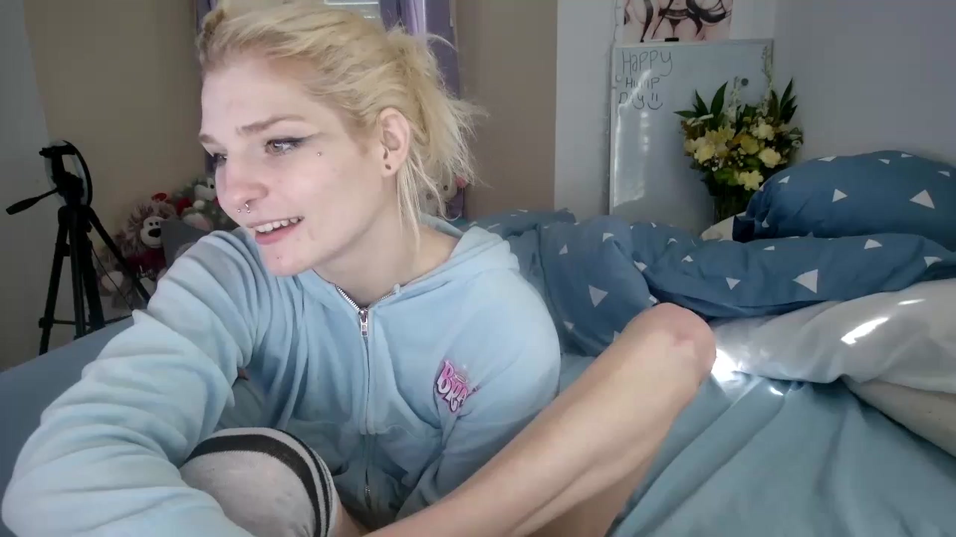 Gallery image thumbnail from DuckChan0's myfreecams stream on, 10/18/2023, 16:48 image 18 of 20