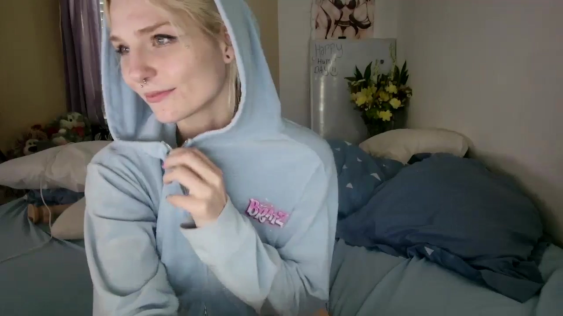 Gallery image thumbnail from DuckChan0's myfreecams stream on, 10/18/2023, 18:25 image 14 of 20
