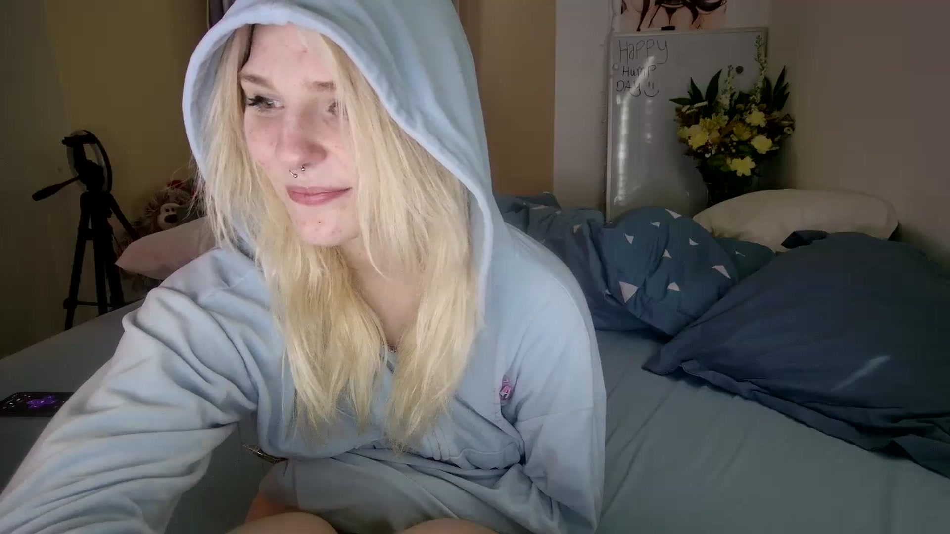 Gallery image thumbnail from DuckChan0's myfreecams stream on, 10/18/2023, 18:25 image 10 of 20