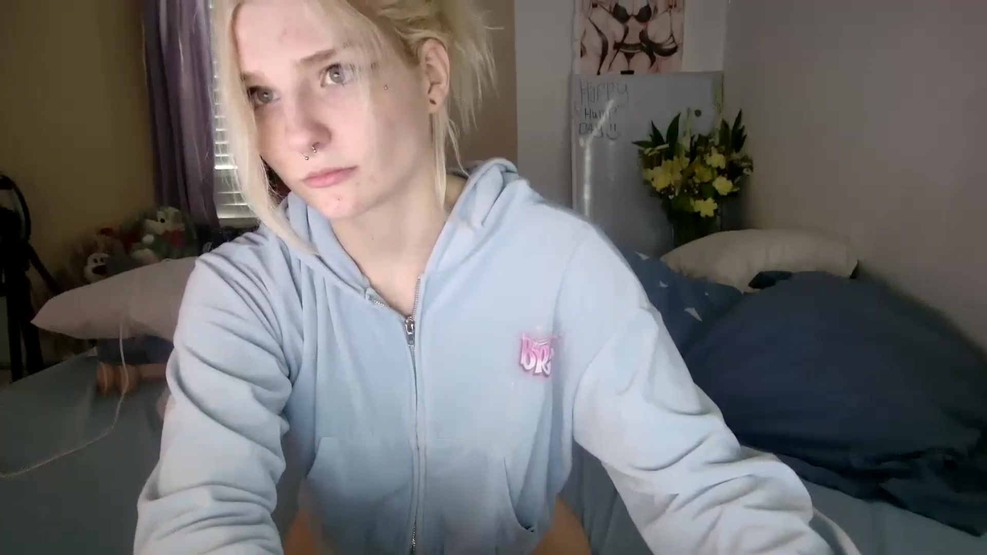 Gallery image thumbnail from DuckChan0's myfreecams stream on, 10/18/2023, 18:25 image 11 of 20