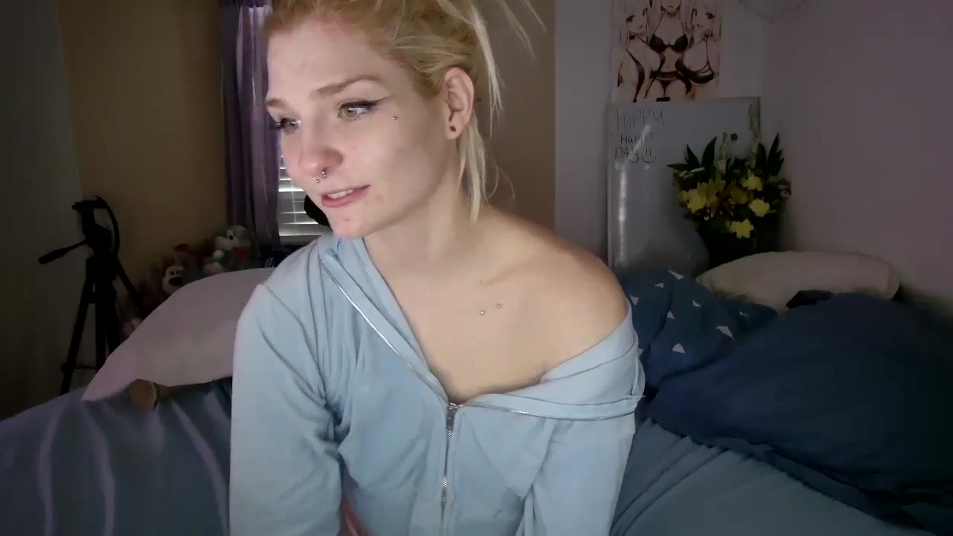 Gallery image thumbnail from DuckChan0's myfreecams stream on, 10/18/2023, 18:25 image 7 of 20