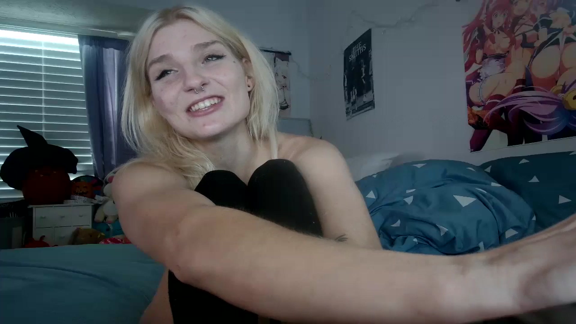 Gallery image thumbnail from DuckChan0's myfreecams stream on, 10/19/2023, 20:03 image 19 of 20