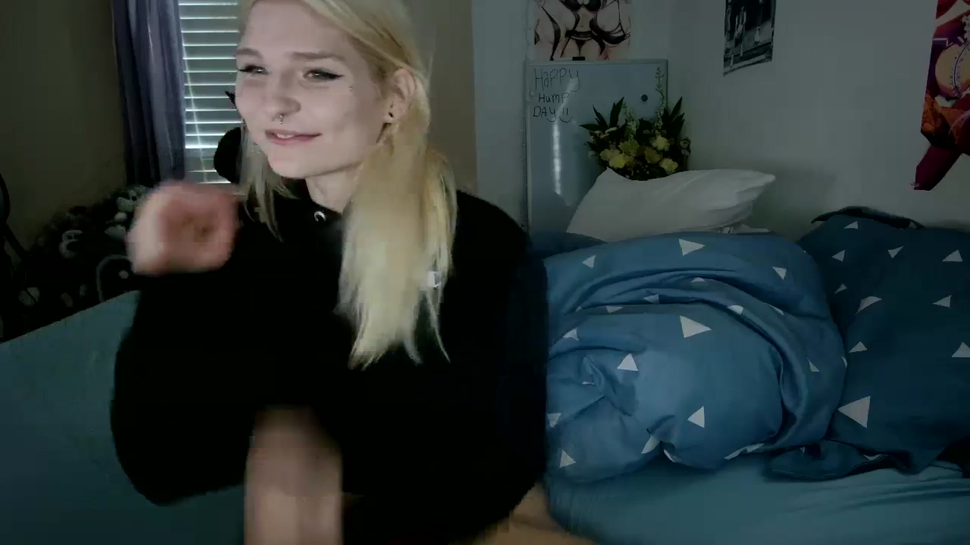 Gallery image thumbnail from DuckChan0's myfreecams stream on, 10/19/2023, 20:03 image 3 of 20