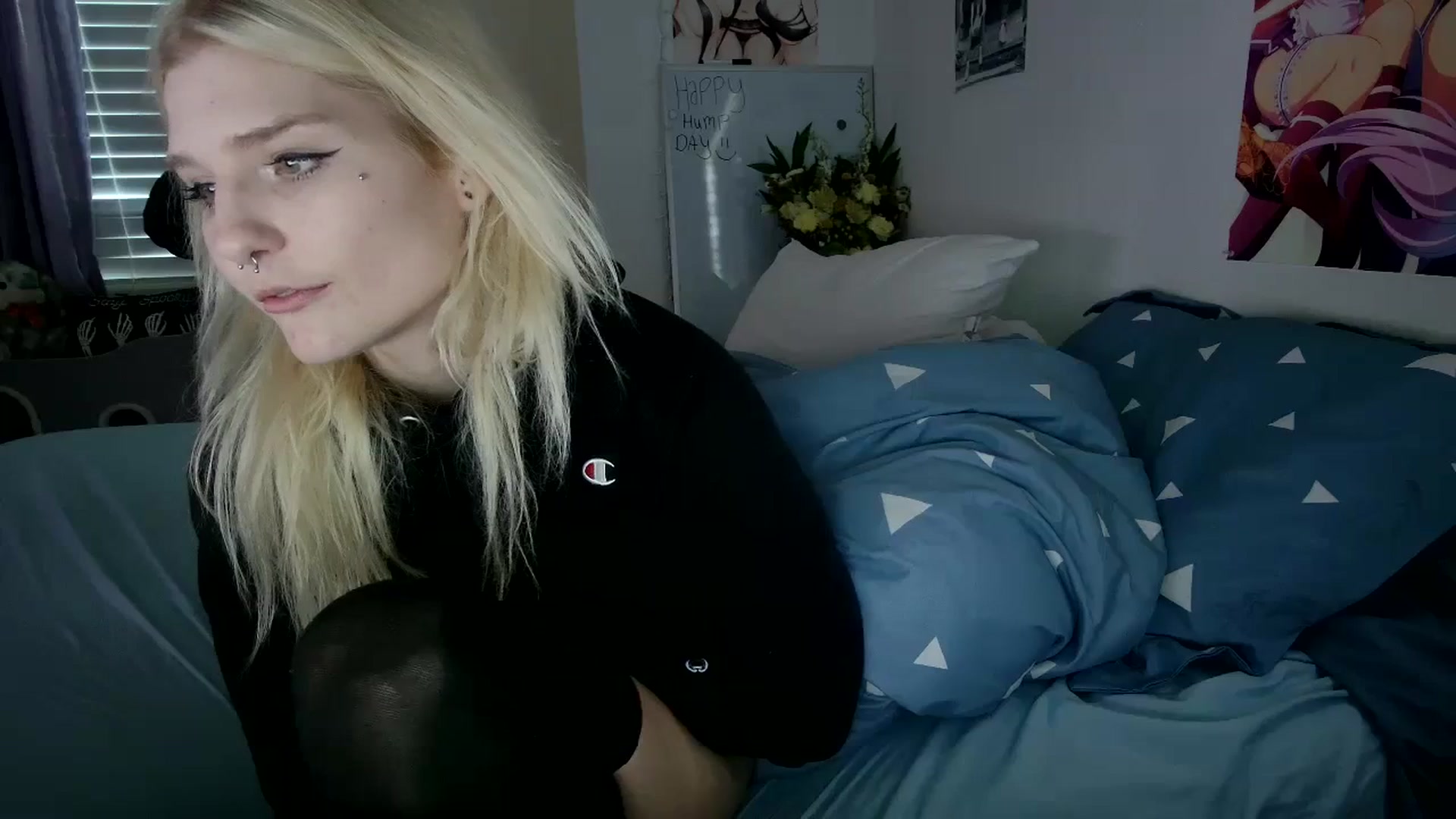 Gallery image thumbnail from DuckChan0's myfreecams stream on, 10/19/2023, 20:03 image 7 of 20