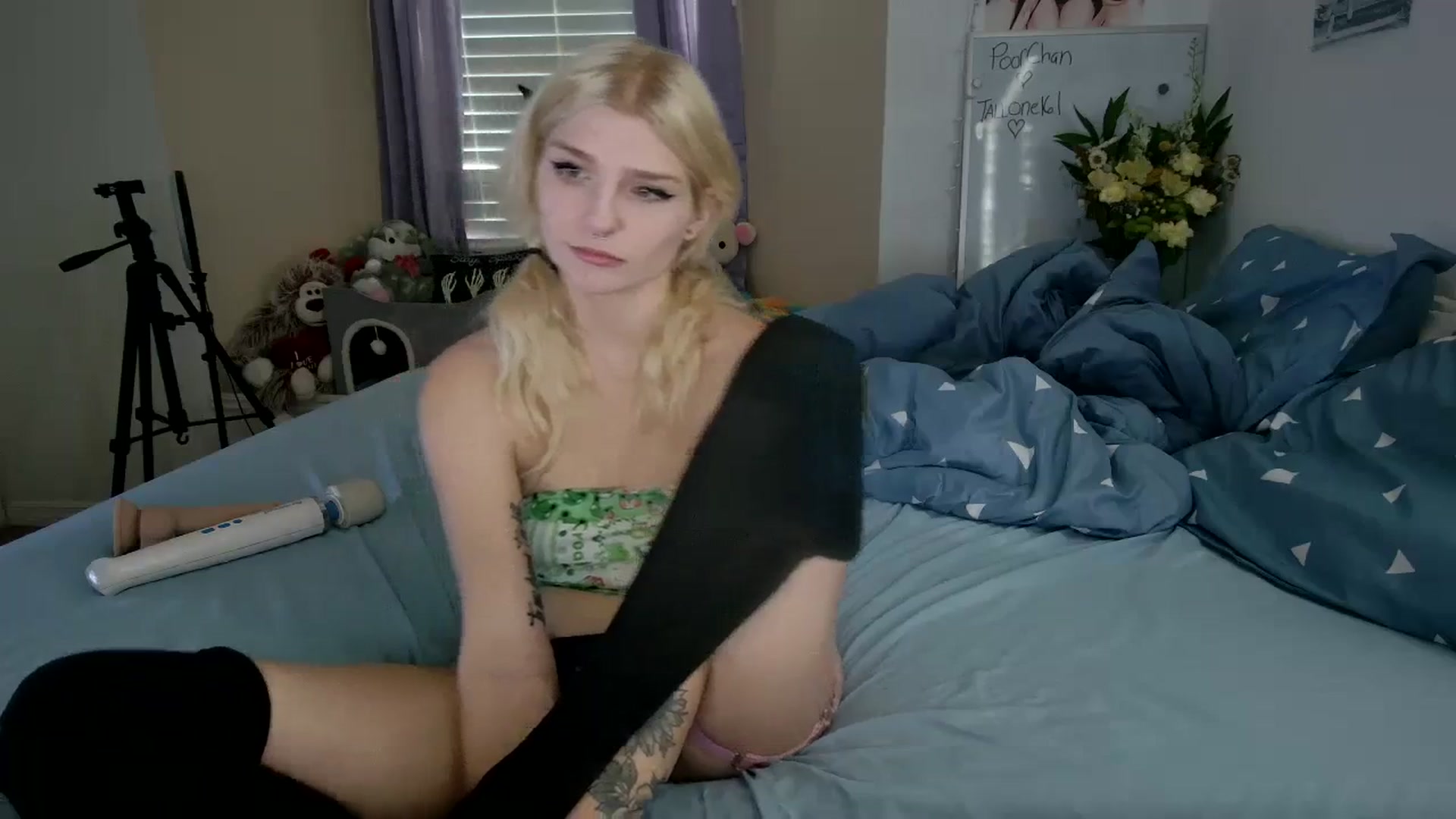 Gallery image thumbnail from DuckChan0's myfreecams stream on, 10/20/2023, 17:09 image 15 of 20
