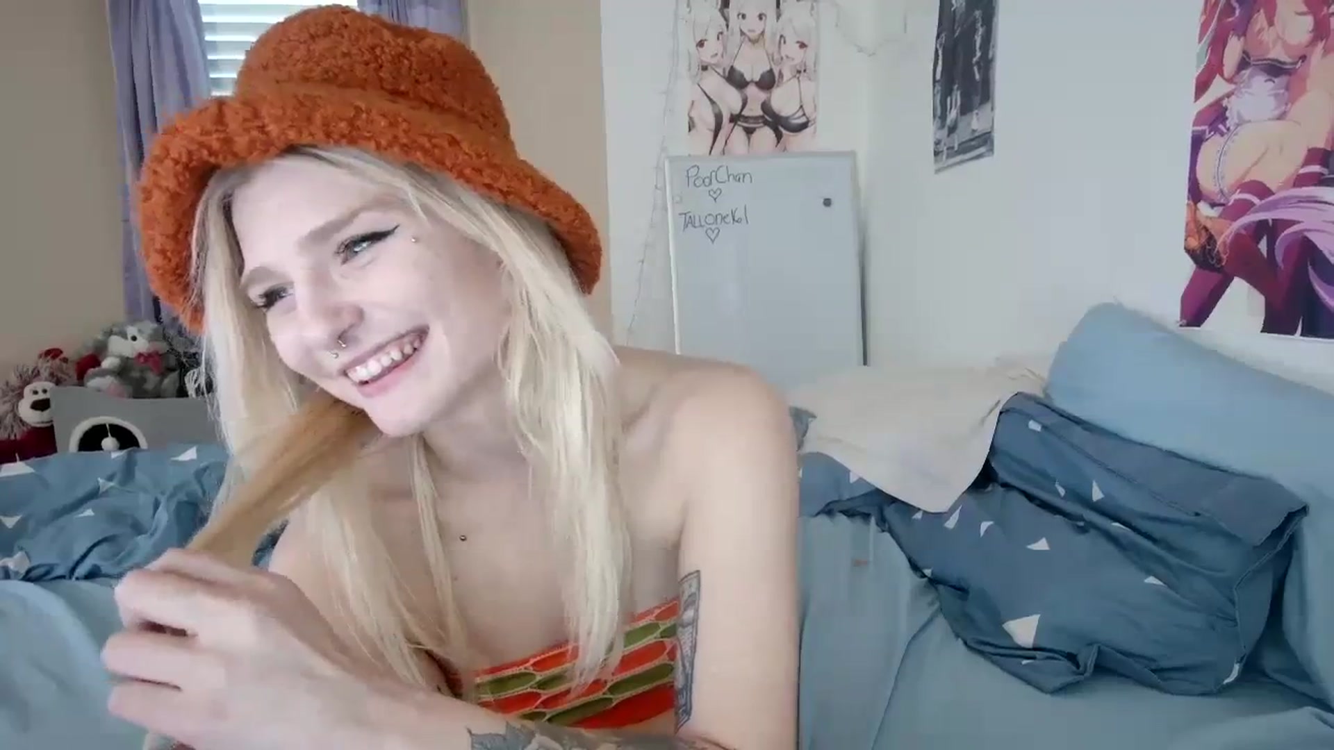Gallery image thumbnail from DuckChan0's myfreecams stream on, 10/22/2023, 22:03 image 19 of 20