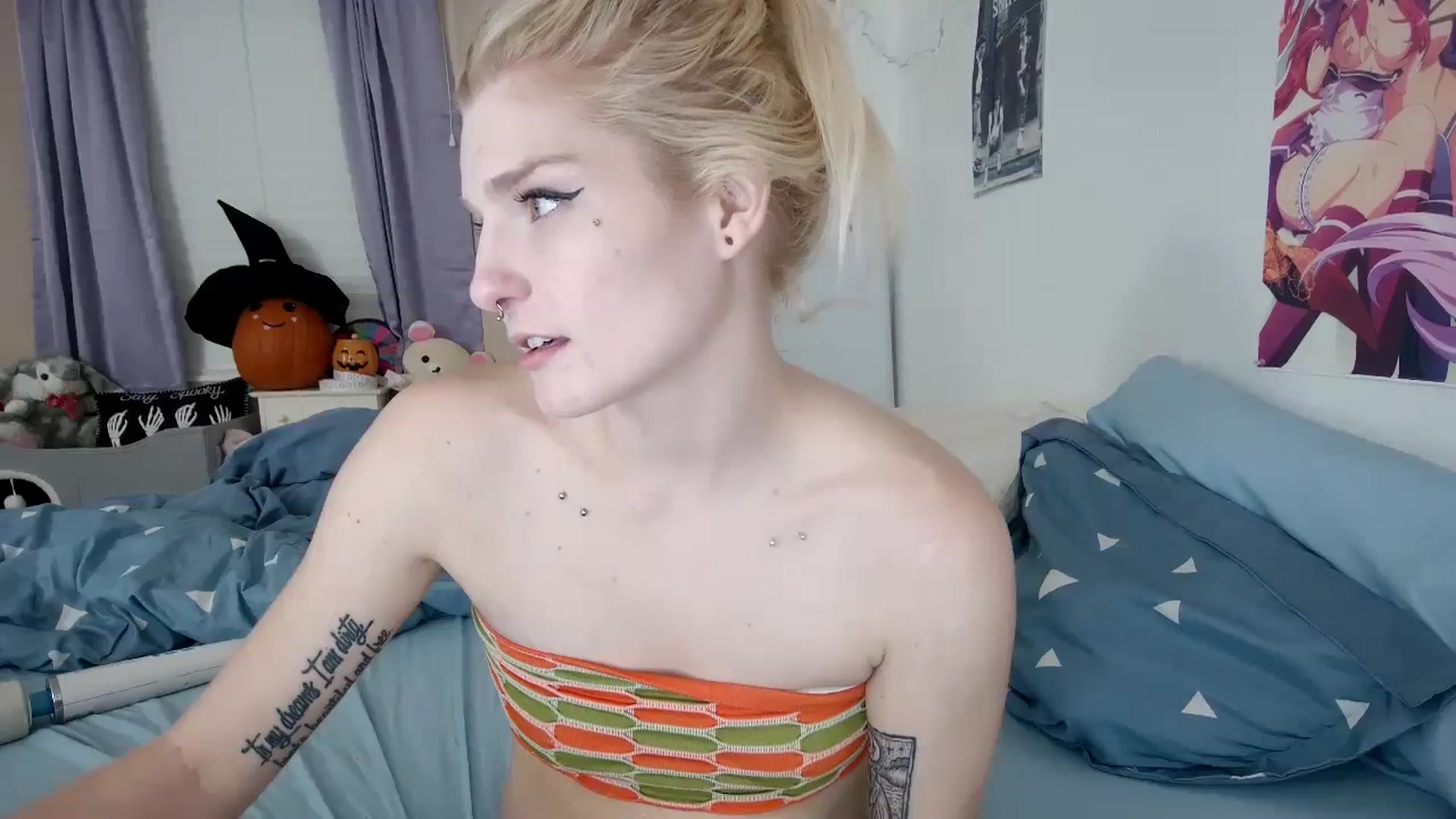 Gallery image thumbnail from DuckChan0's myfreecams stream on, 10/22/2023, 23:14 image 16 of 20