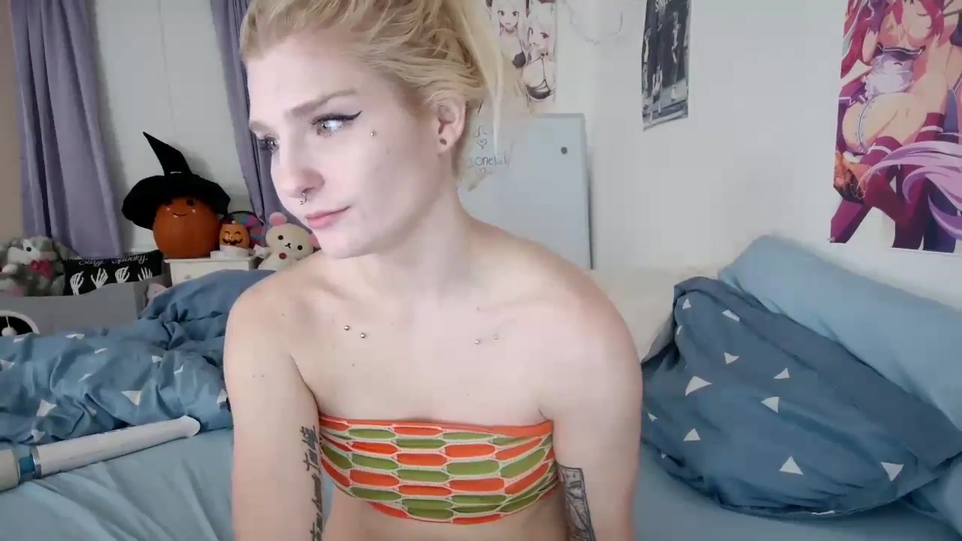 Gallery image thumbnail from DuckChan0's myfreecams stream on, 10/22/2023, 23:14 image 15 of 20