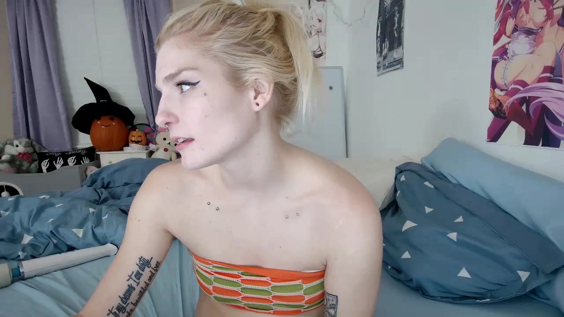 Gallery image thumbnail from DuckChan0's myfreecams stream on, 10/22/2023, 23:14 image 17 of 20