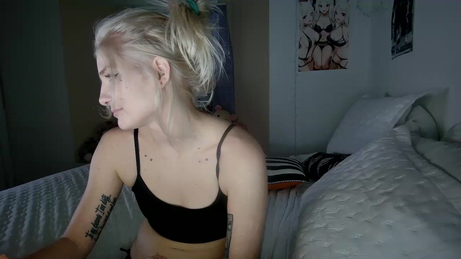 Gallery image thumbnail from DuckChan0's myfreecams stream on, 10/24/2023, 22:36 image 6 of 20