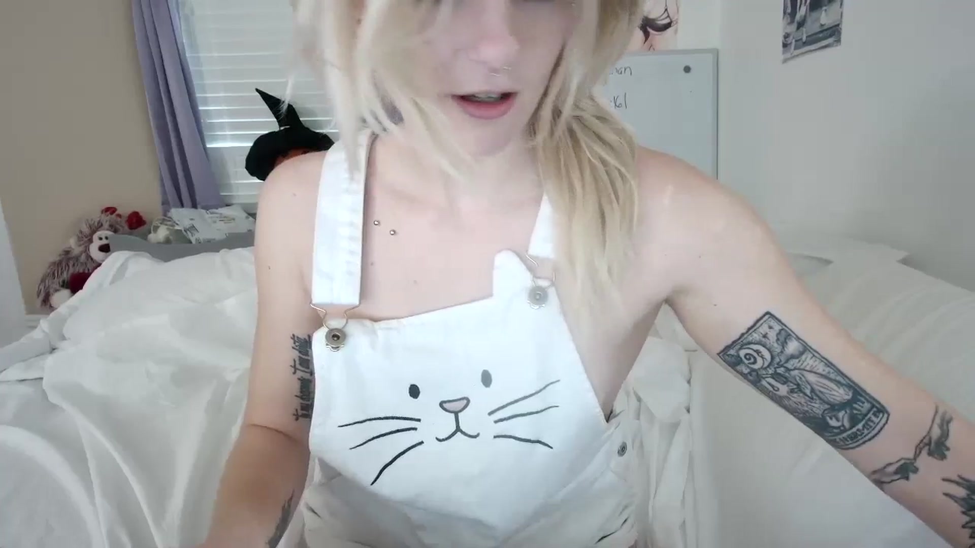 Gallery image thumbnail from DuckChan0's myfreecams stream on, 10/26/2023, 17:36 image 16 of 20