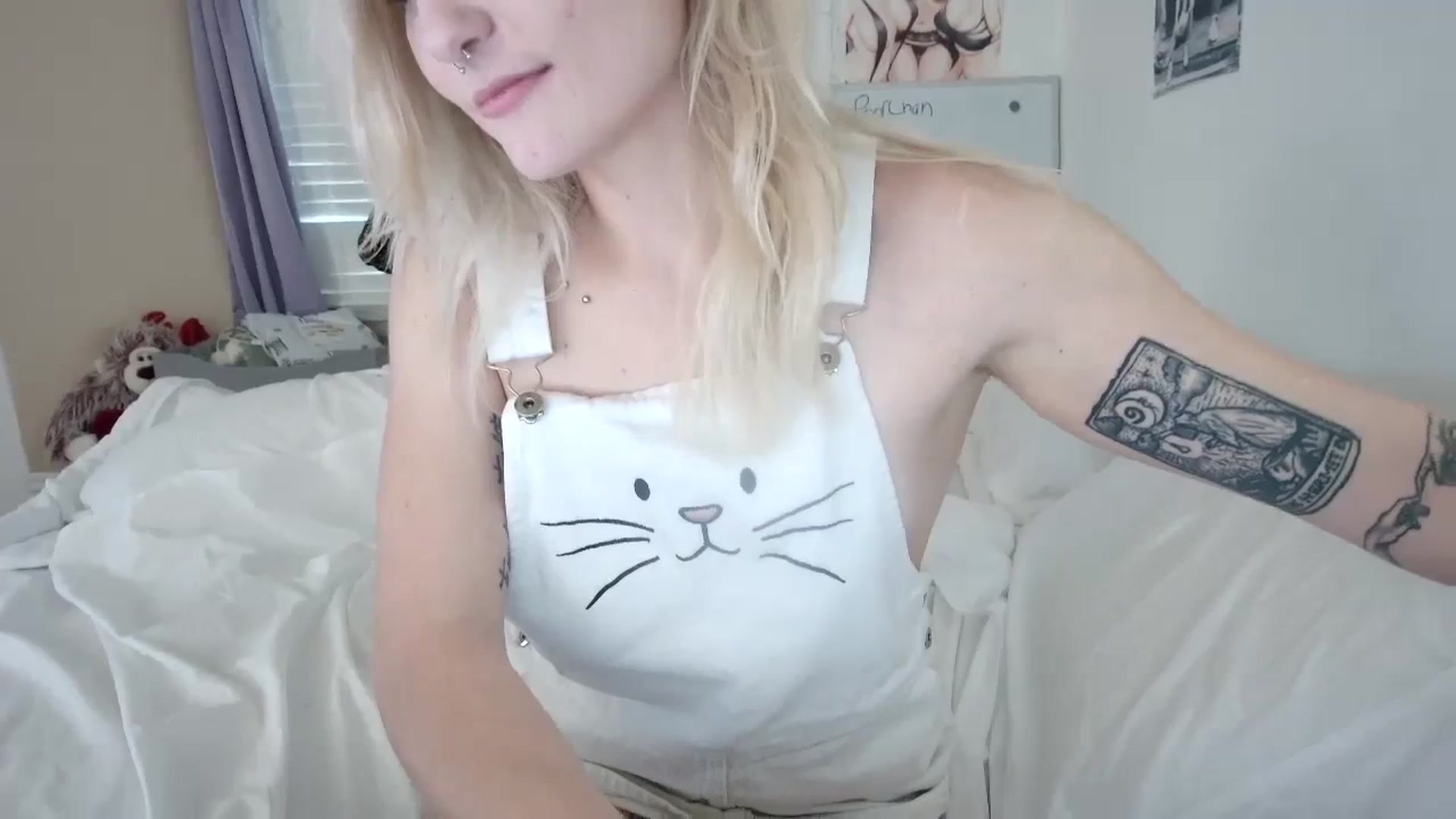 Gallery image thumbnail from DuckChan0's myfreecams stream on, 10/26/2023, 17:36 image 13 of 20