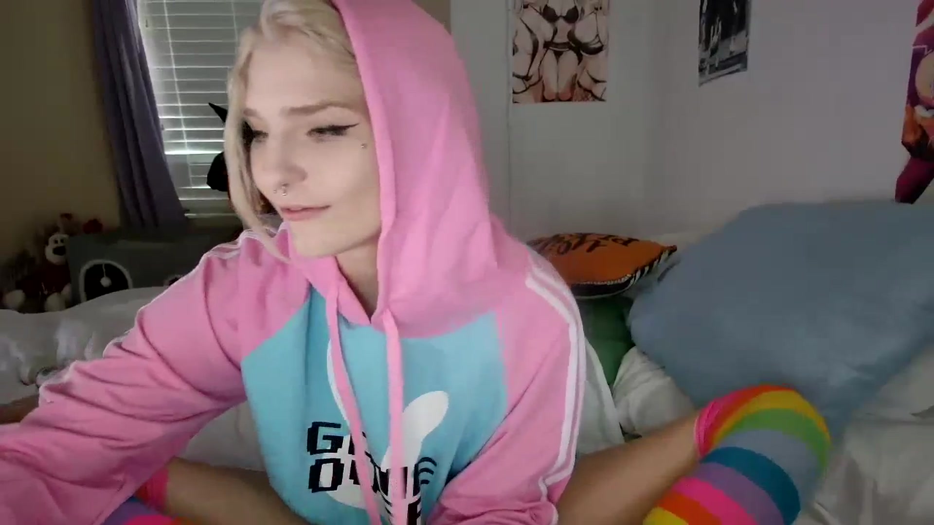Gallery image thumbnail from DuckChan0's myfreecams stream on, 10/27/2023, 17:28 image 4 of 20