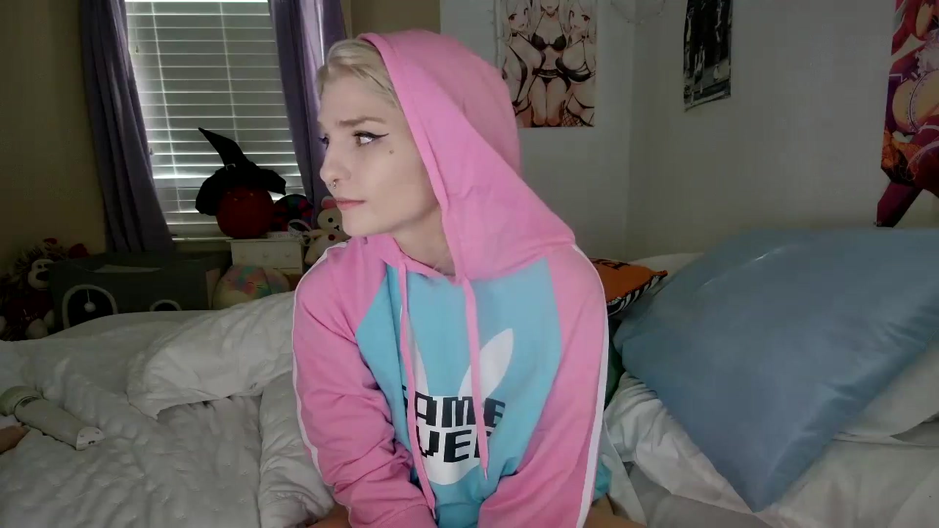 Gallery image thumbnail from DuckChan0's myfreecams stream on, 10/27/2023, 17:28 image 6 of 20