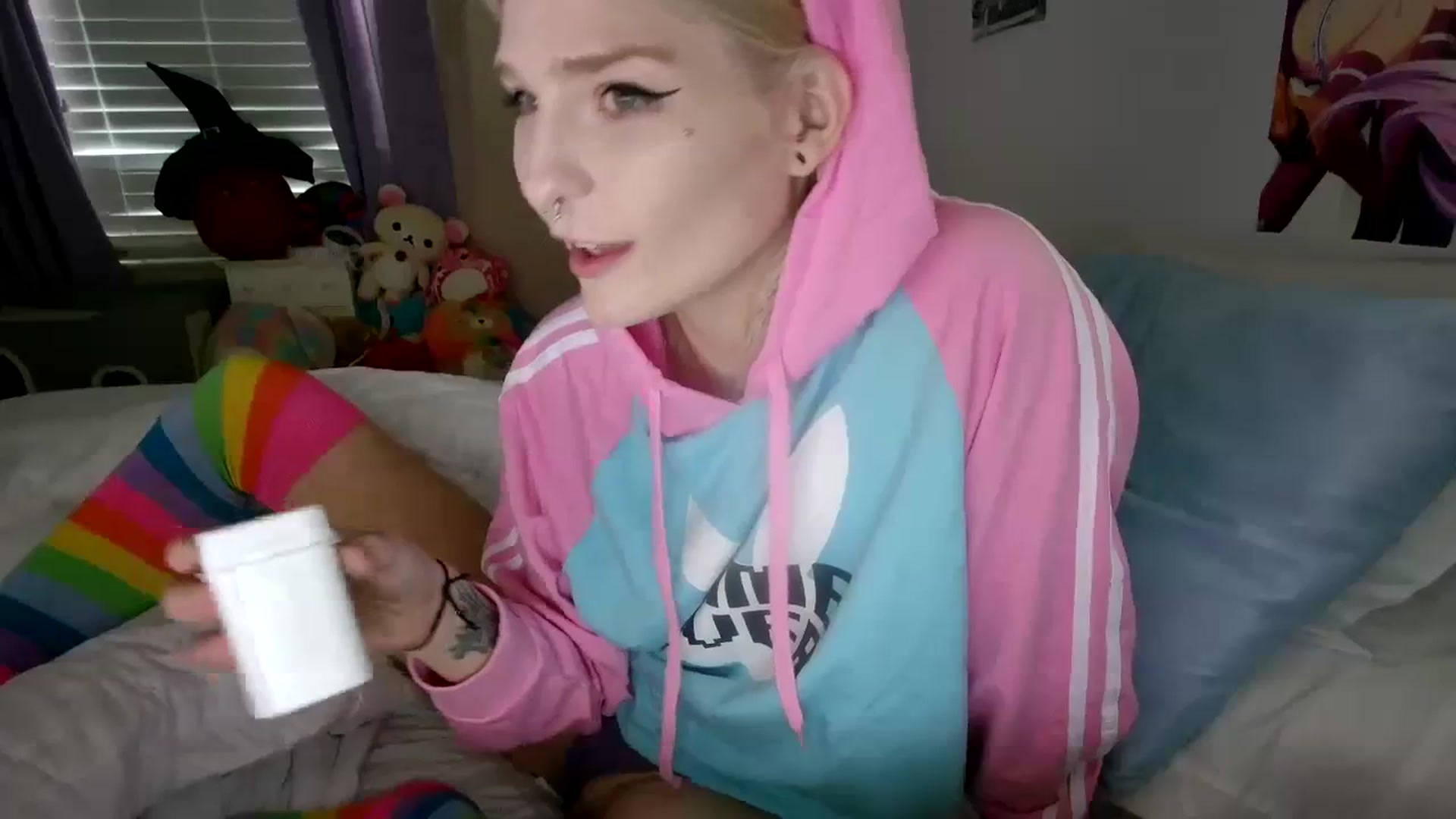 Gallery image thumbnail from DuckChan0's myfreecams stream on, 10/27/2023, 17:28 image 9 of 20