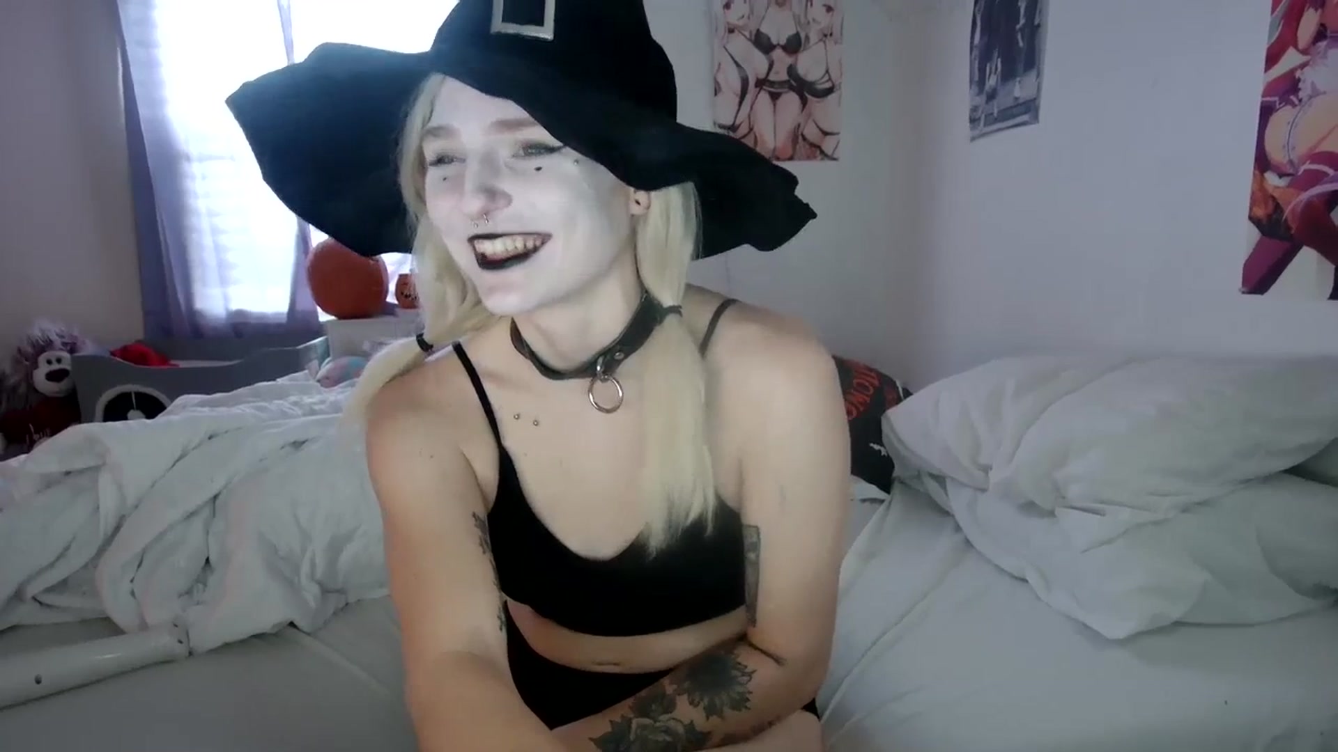 Gallery image thumbnail from DuckChan0's myfreecams stream on, 10/31/2023, 17:10 image 17 of 20