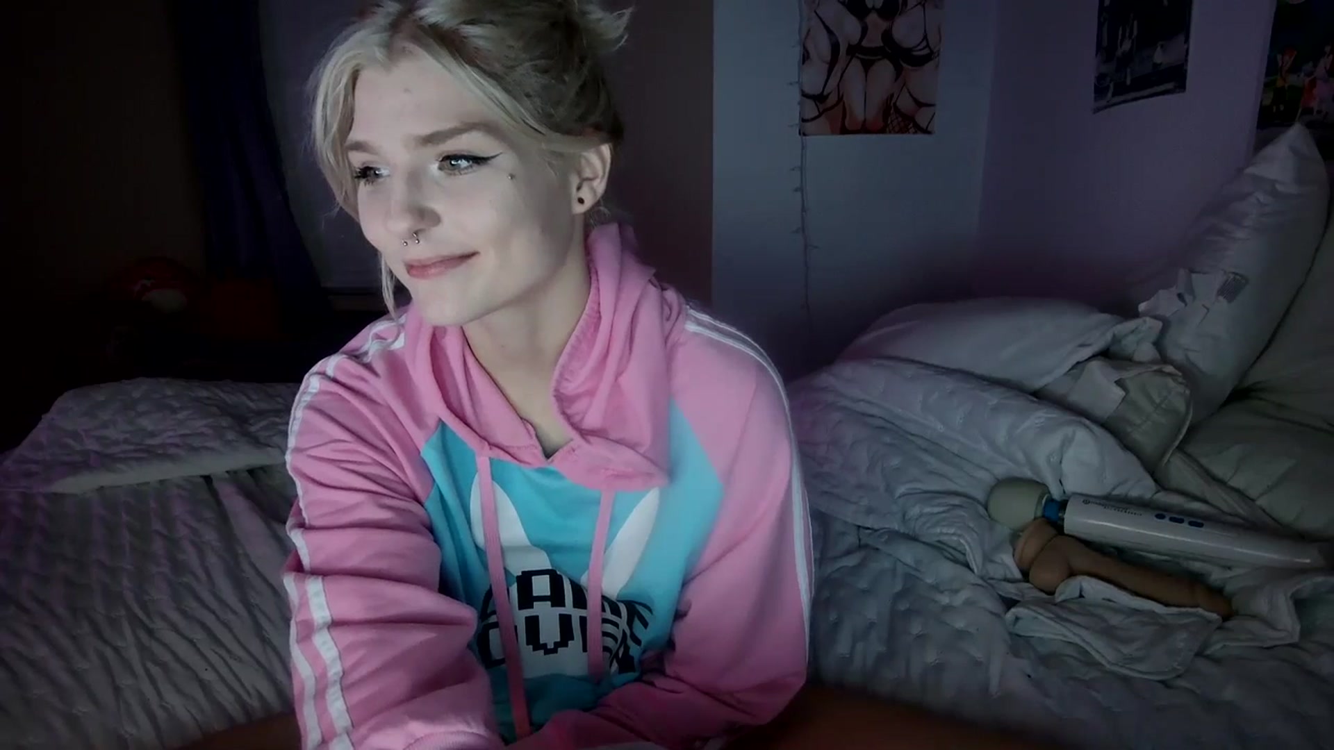 Gallery image thumbnail from DuckChan0's myfreecams stream on, 11/11/2023, 24:01 image 13 of 20