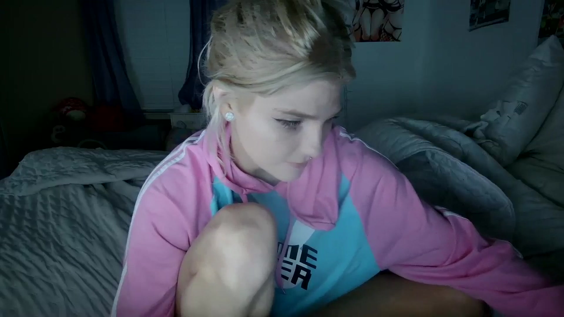 Gallery image thumbnail from DuckChan0's myfreecams stream on, 11/11/2023, 24:01 image 7 of 20