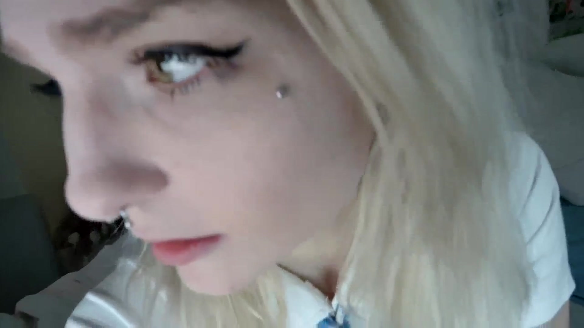 Gallery image thumbnail from DuckChan0's myfreecams stream on, 11/14/2023, 15:39 image 13 of 20
