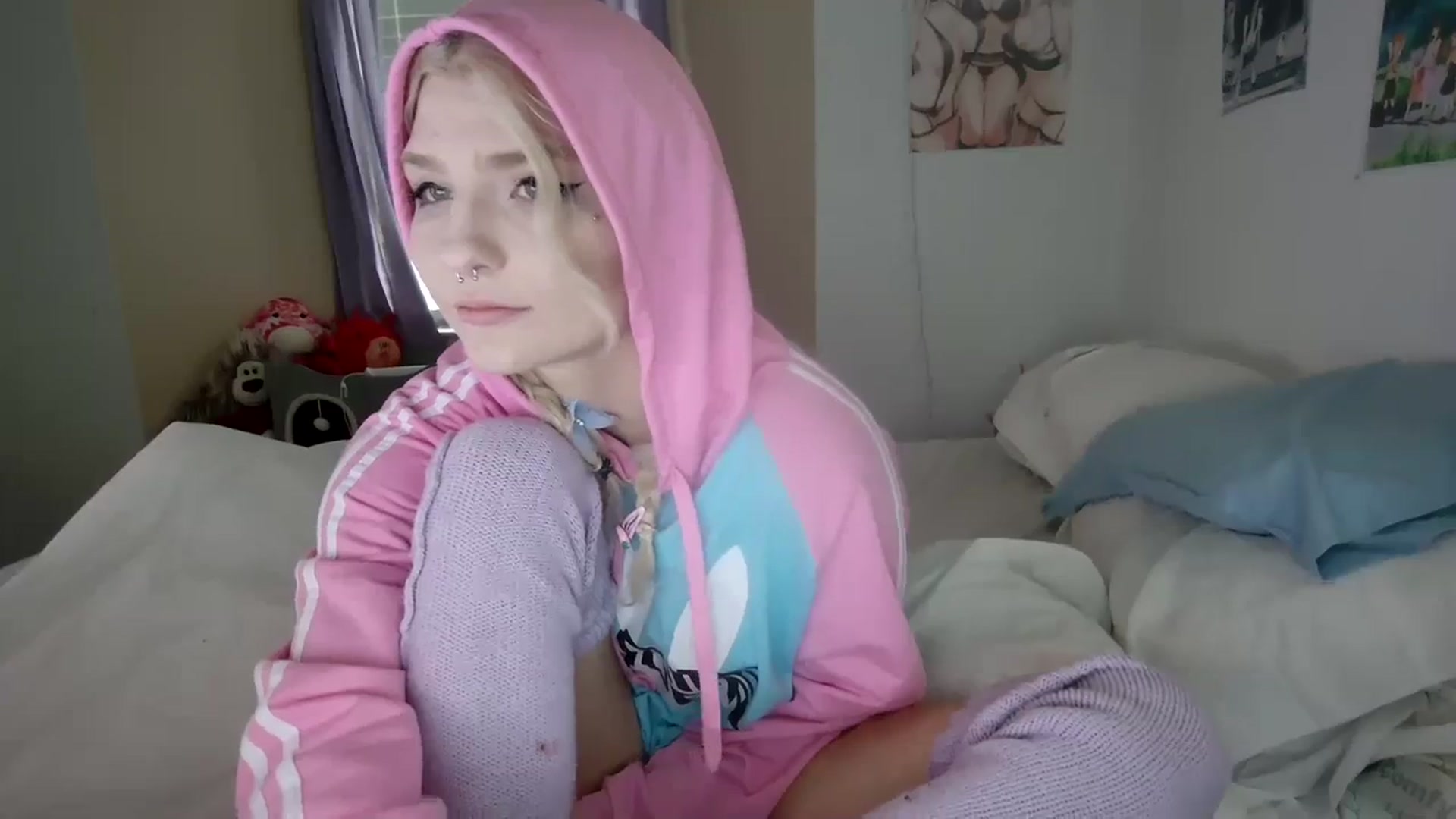 Gallery image thumbnail from DuckChan0's myfreecams stream on, 11/16/2023, 16:34 image 6 of 20