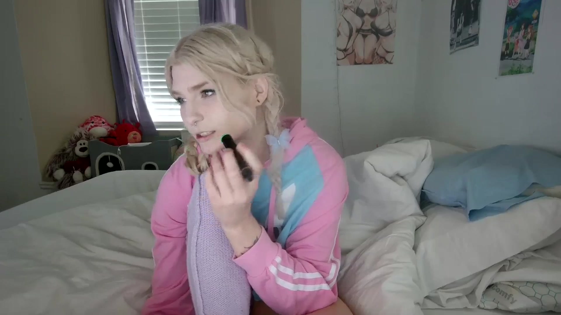 Gallery image thumbnail from DuckChan0's myfreecams stream on, 11/16/2023, 16:34 image 12 of 20
