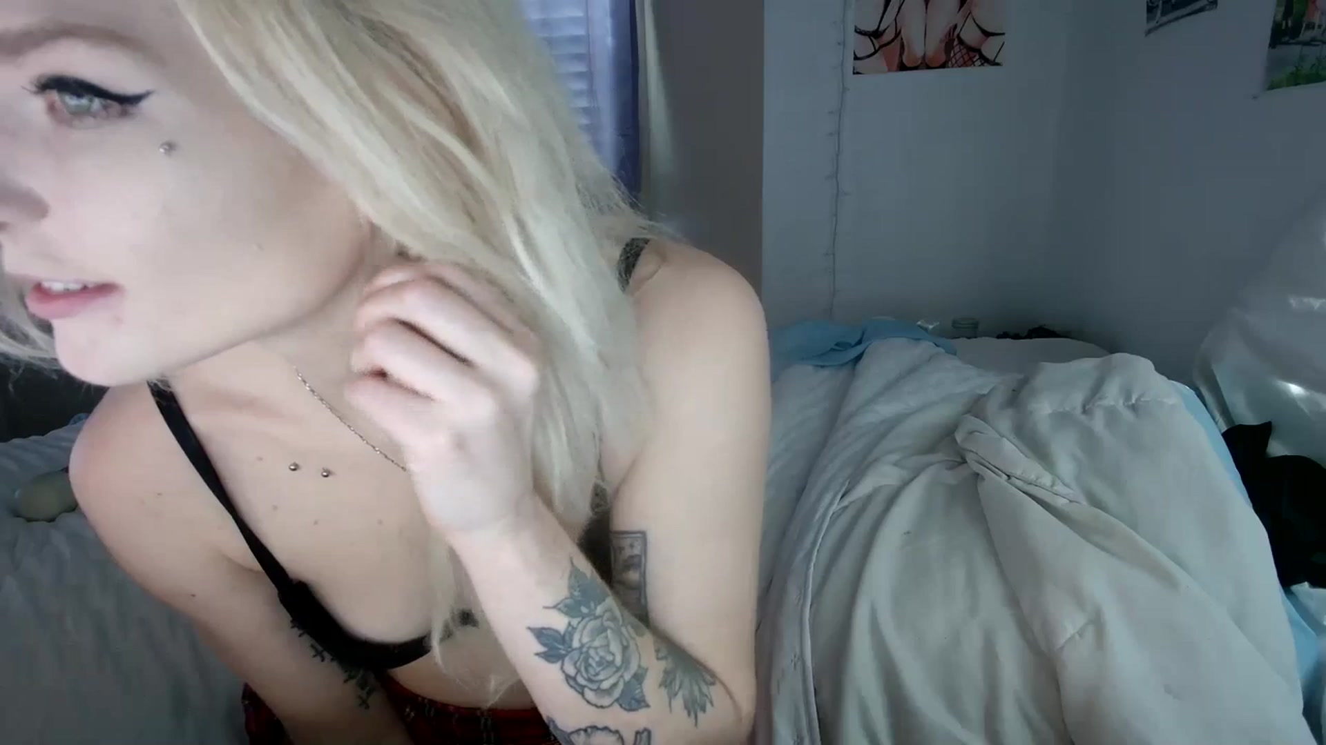 Gallery image thumbnail from DuckChan0's myfreecams stream on, 11/21/2023, 18:23 image 8 of 20
