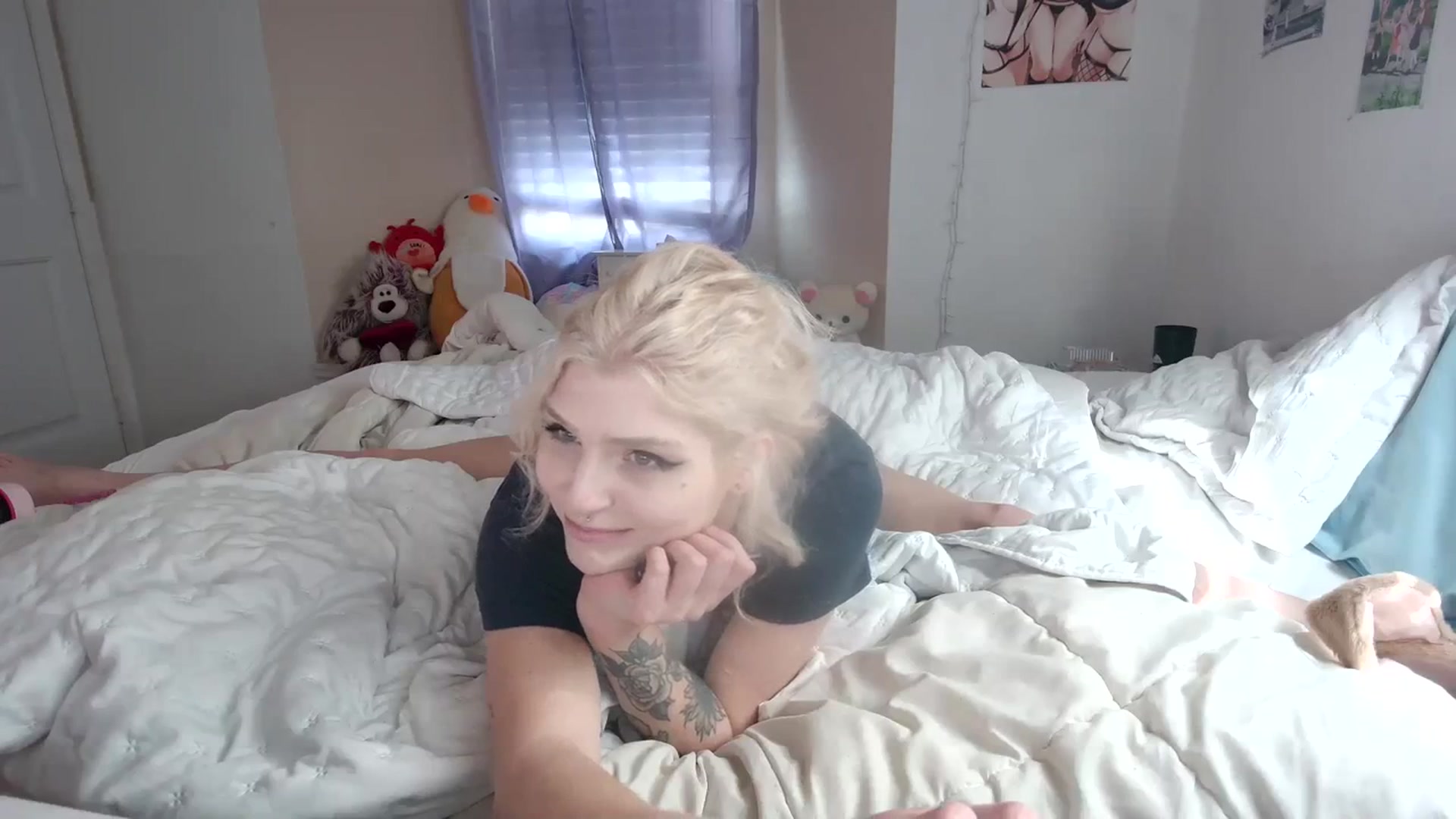 Gallery image thumbnail from DuckChan0's myfreecams stream on, 11/22/2023, 17:09 image 3 of 20