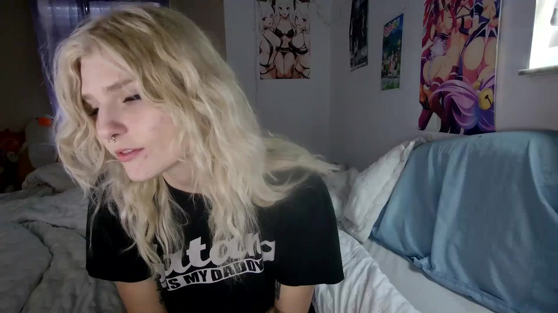 Gallery image thumbnail from DuckChan0's myfreecams stream on, 11/22/2023, 18:18 image 19 of 20