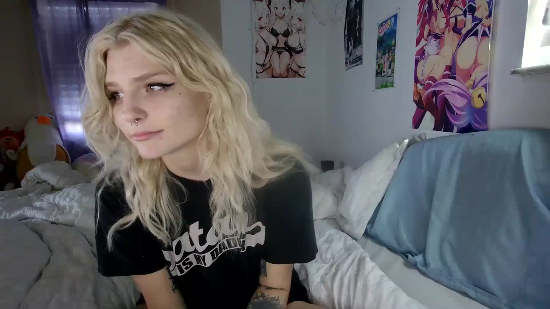Gallery image thumbnail from DuckChan0's myfreecams stream on, 11/22/2023, 18:18 image 17 of 20