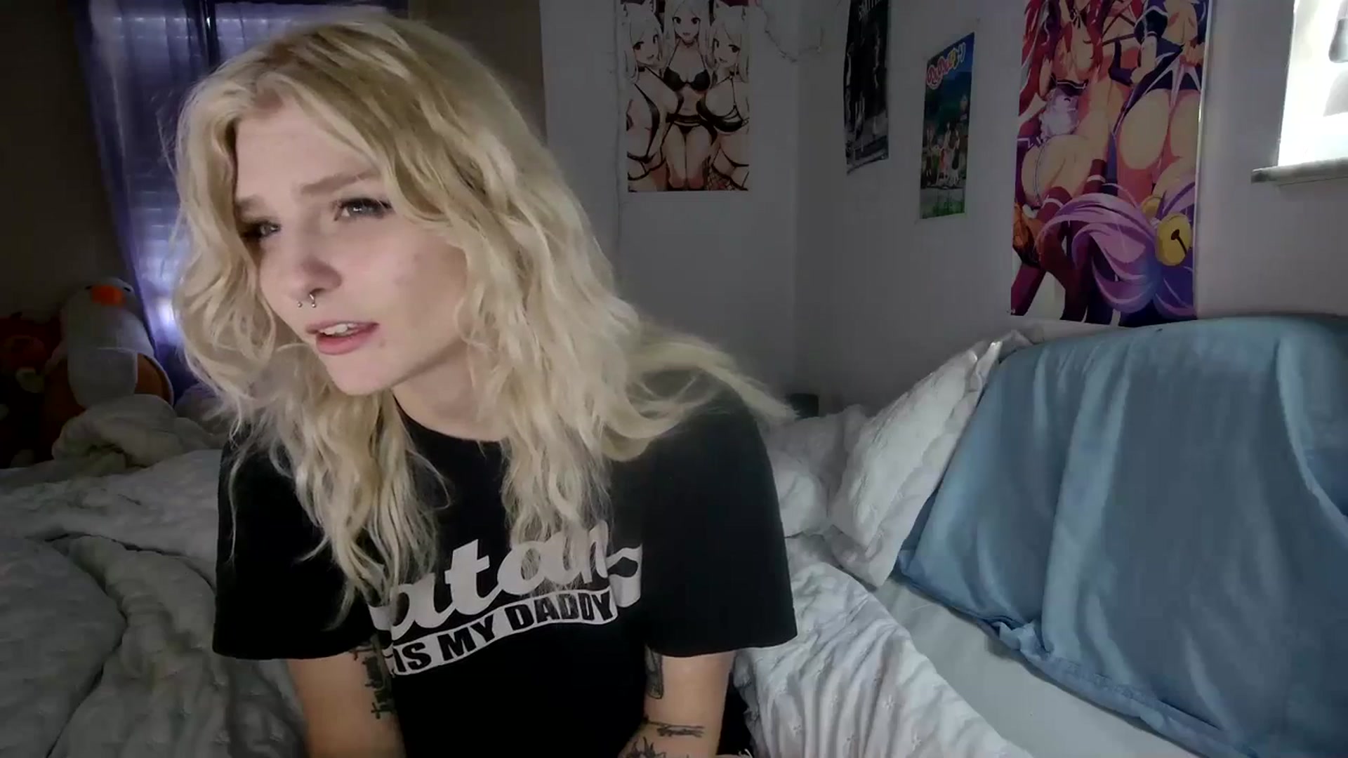 Gallery image thumbnail from DuckChan0's myfreecams stream on, 11/22/2023, 18:18 image 18 of 20