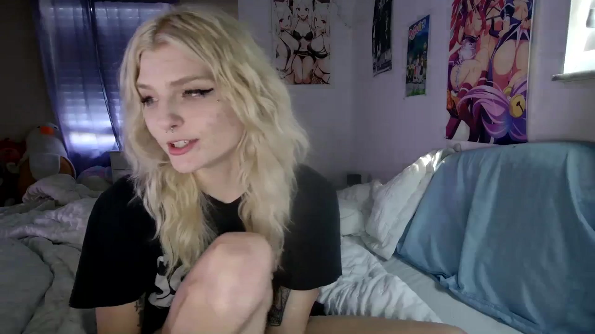 Gallery image thumbnail from DuckChan0's myfreecams stream on, 11/22/2023, 18:18 image 8 of 20