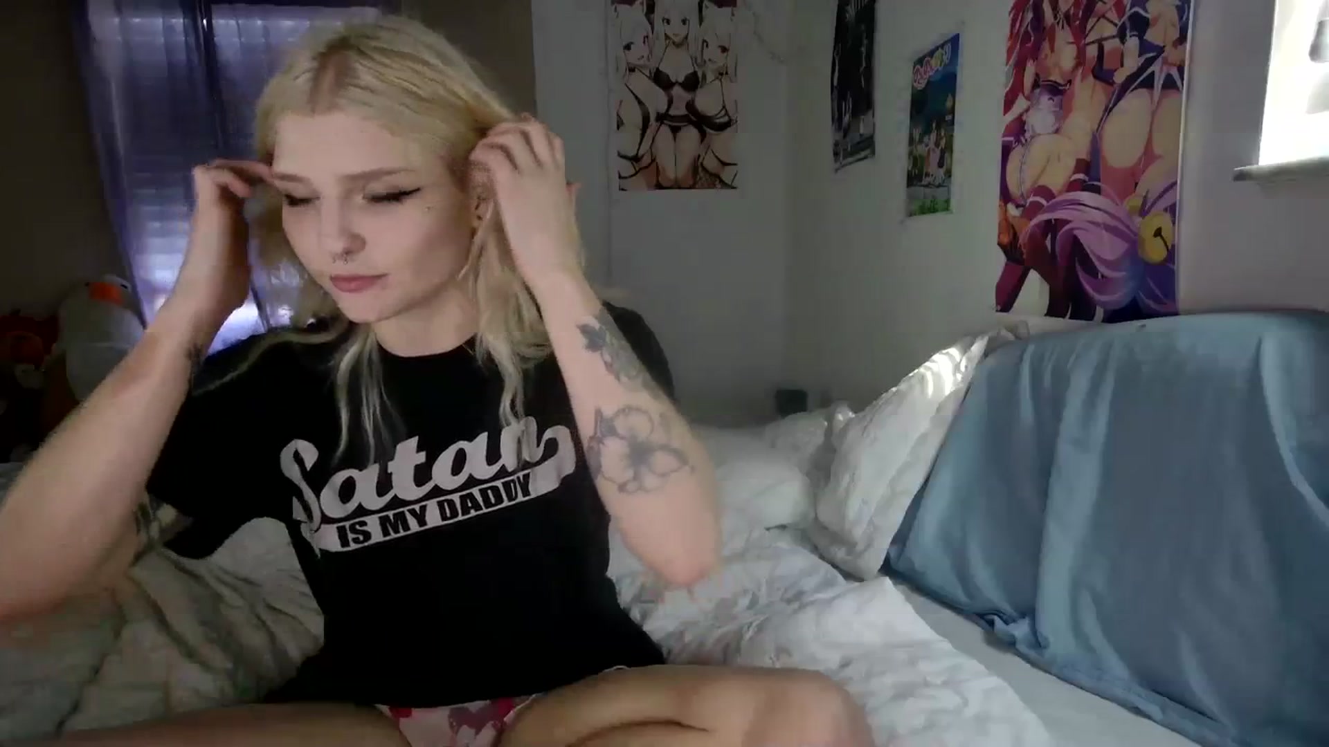 Gallery image thumbnail from DuckChan0's myfreecams stream on, 11/22/2023, 18:18 image 3 of 20