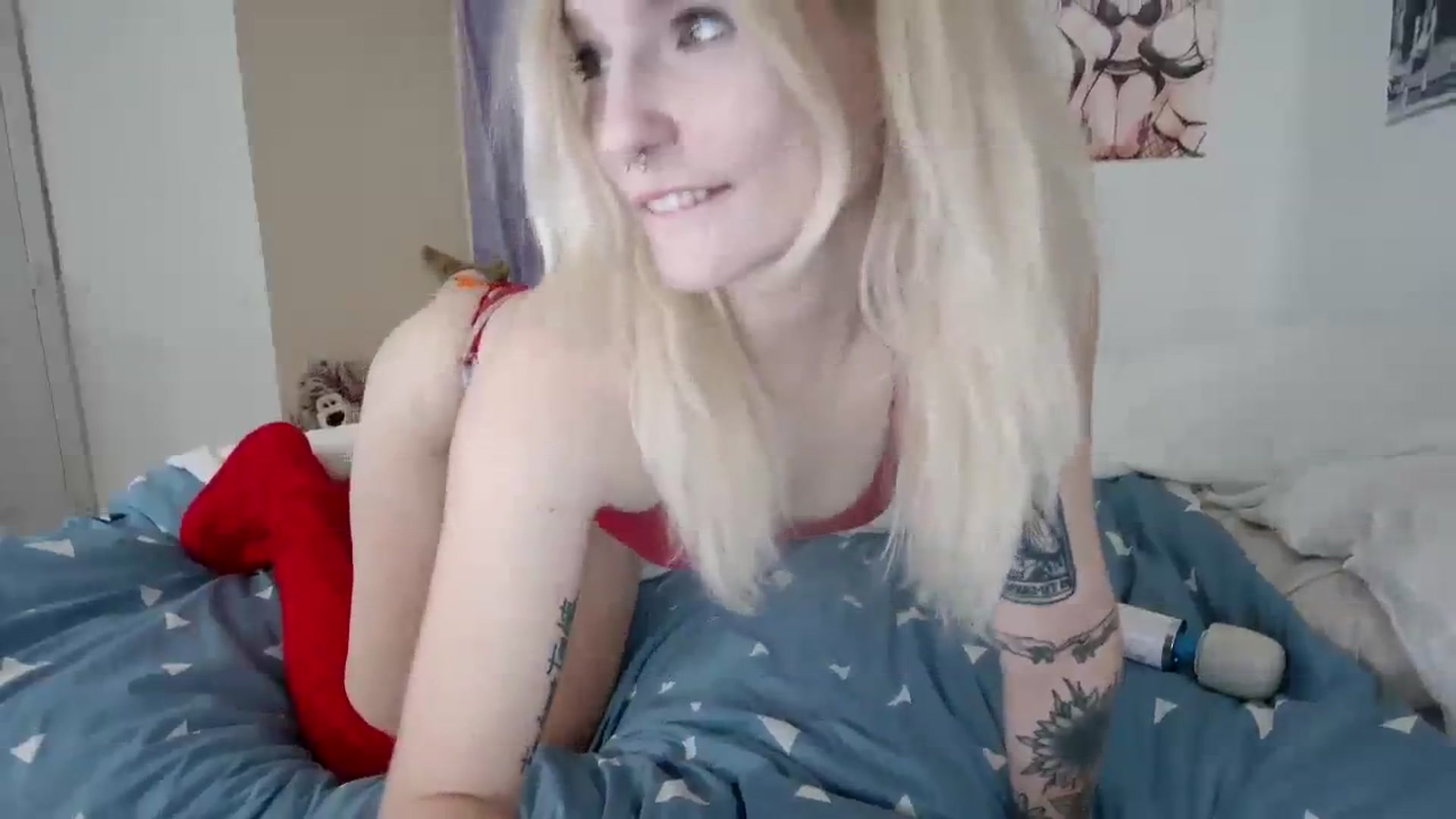 Gallery image thumbnail from DuckChan0's myfreecams stream on, 12/03/2023, 22:32 image 14 of 20