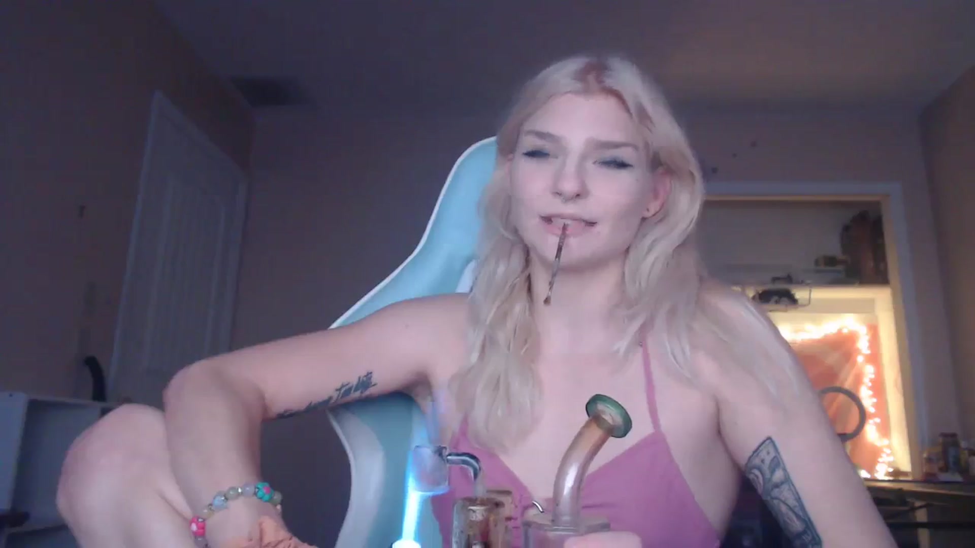 Gallery image thumbnail from DuckChan0's myfreecams stream on, 12/06/2023, 18:18 image 12 of 20
