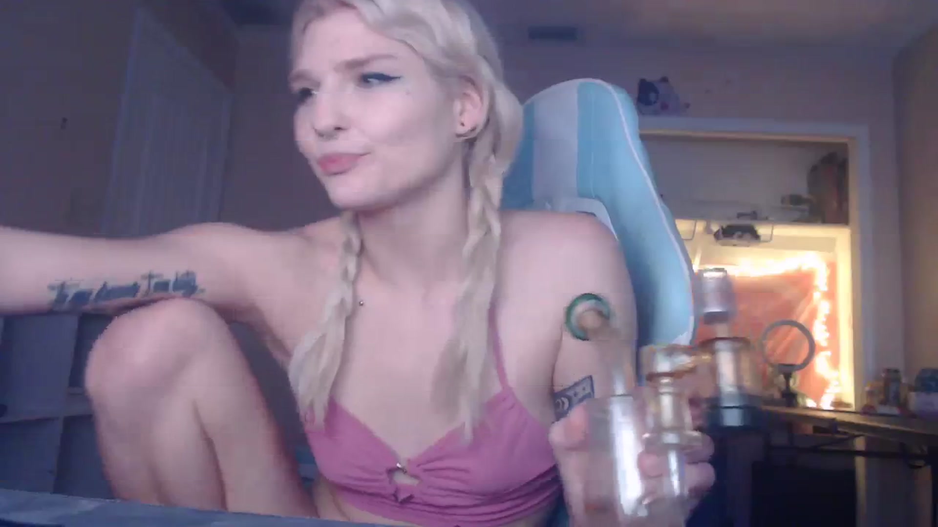 Gallery image thumbnail from DuckChan0's myfreecams stream on, 12/06/2023, 19:14 image 8 of 20
