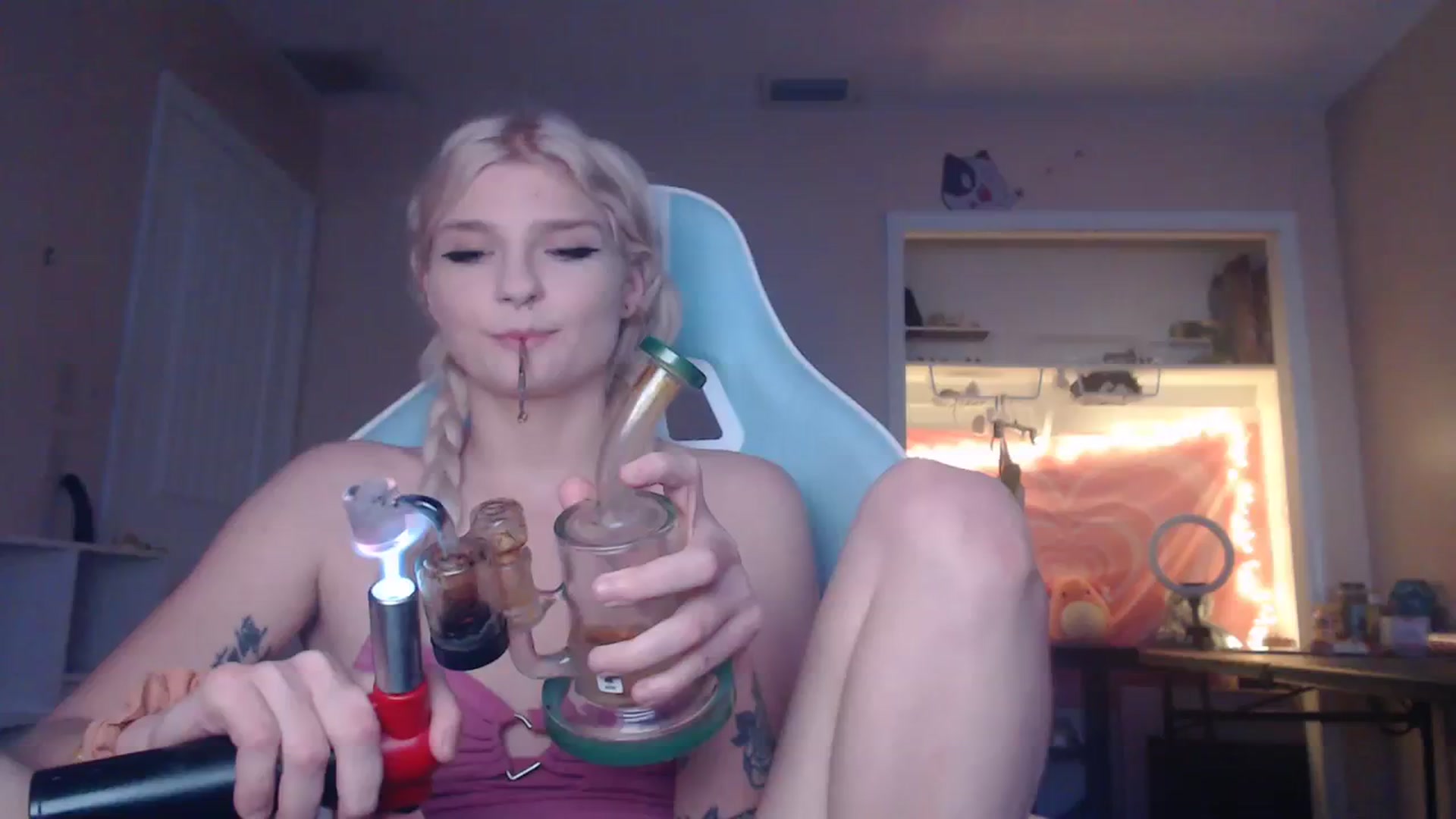 Gallery image thumbnail from DuckChan0's myfreecams stream on, 12/06/2023, 19:14 image 15 of 20