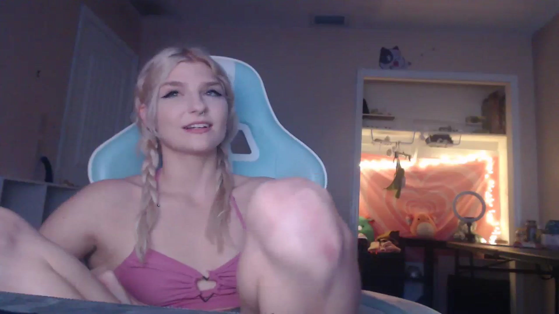 Gallery image thumbnail from DuckChan0's myfreecams stream on, 12/06/2023, 19:14 image 4 of 20
