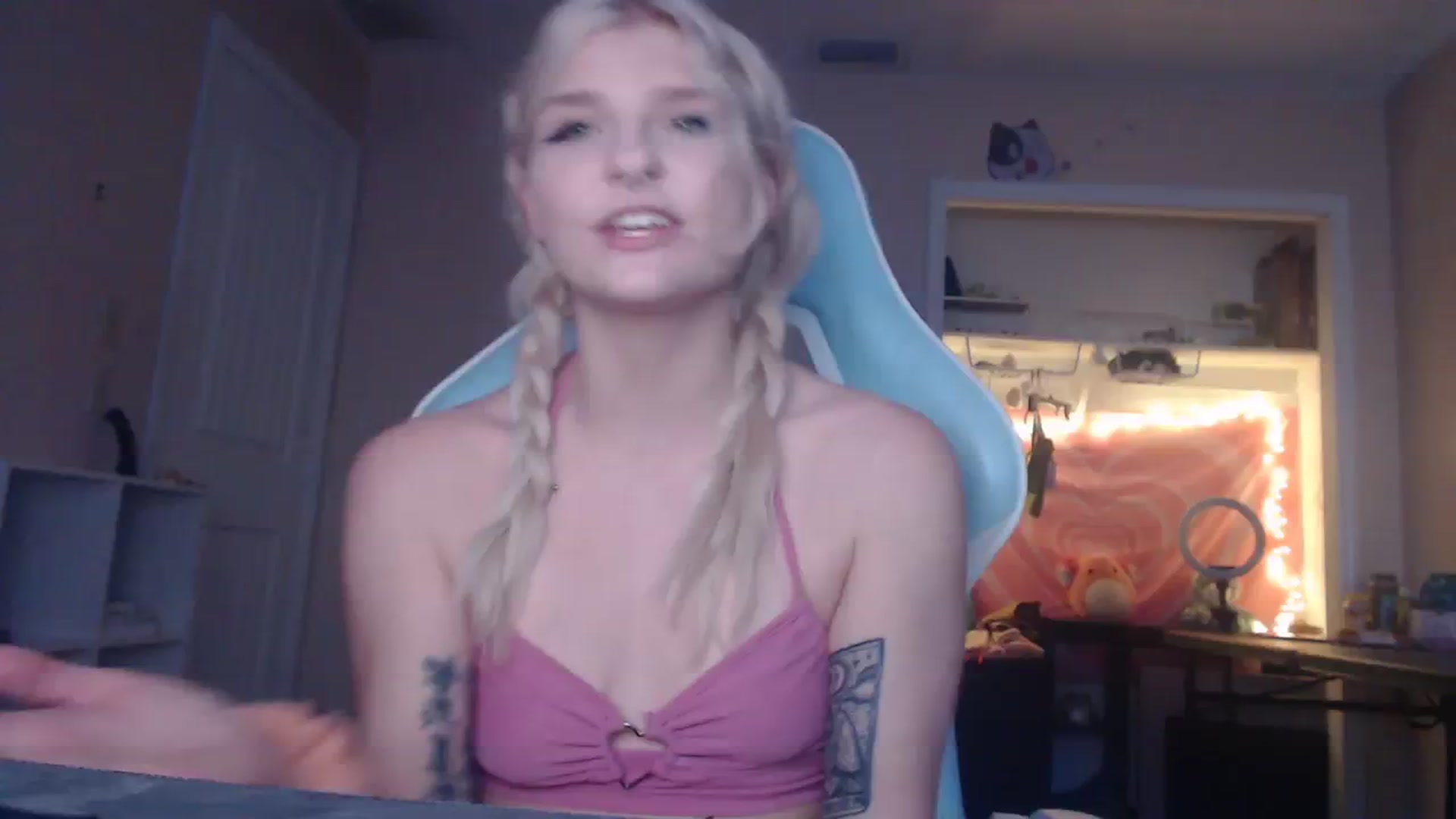 Gallery image thumbnail from DuckChan0's myfreecams stream on, 12/06/2023, 19:14 image 11 of 20