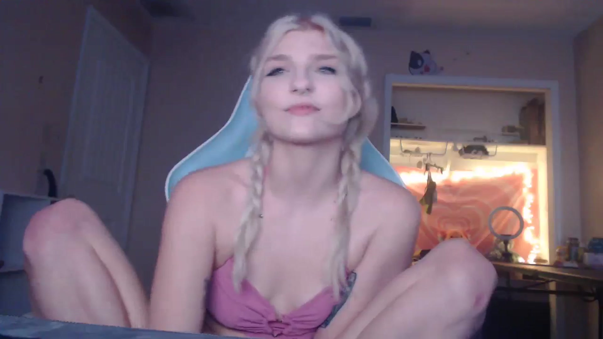 Gallery image thumbnail from DuckChan0's myfreecams stream on, 12/06/2023, 19:14 image 2 of 20