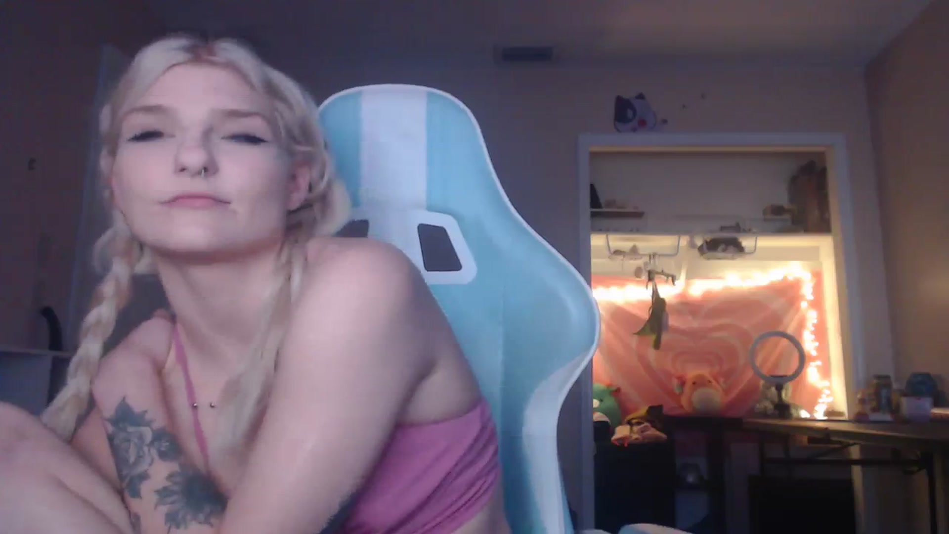 Gallery image thumbnail from DuckChan0's myfreecams stream on, 12/06/2023, 19:14 image 12 of 20