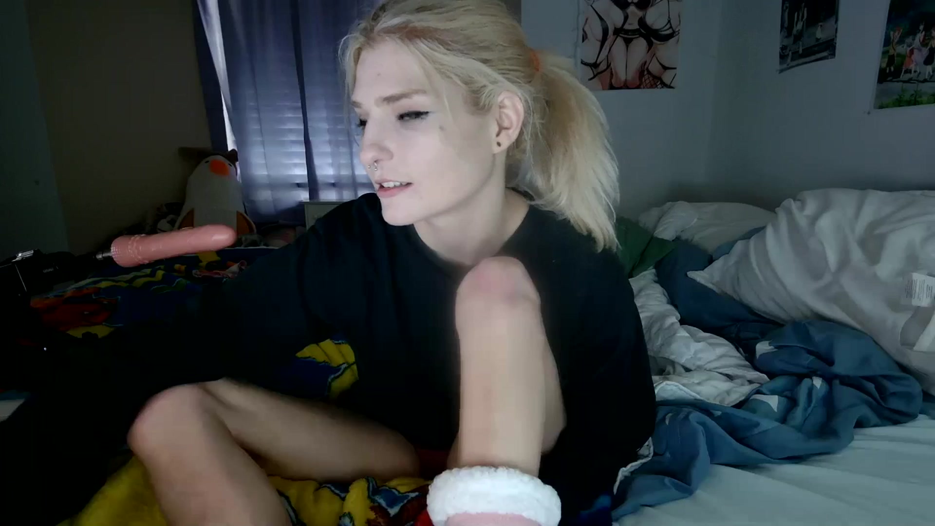 Gallery image thumbnail from DuckChan0's myfreecams stream on, 12/07/2023, 18:38 image 6 of 20