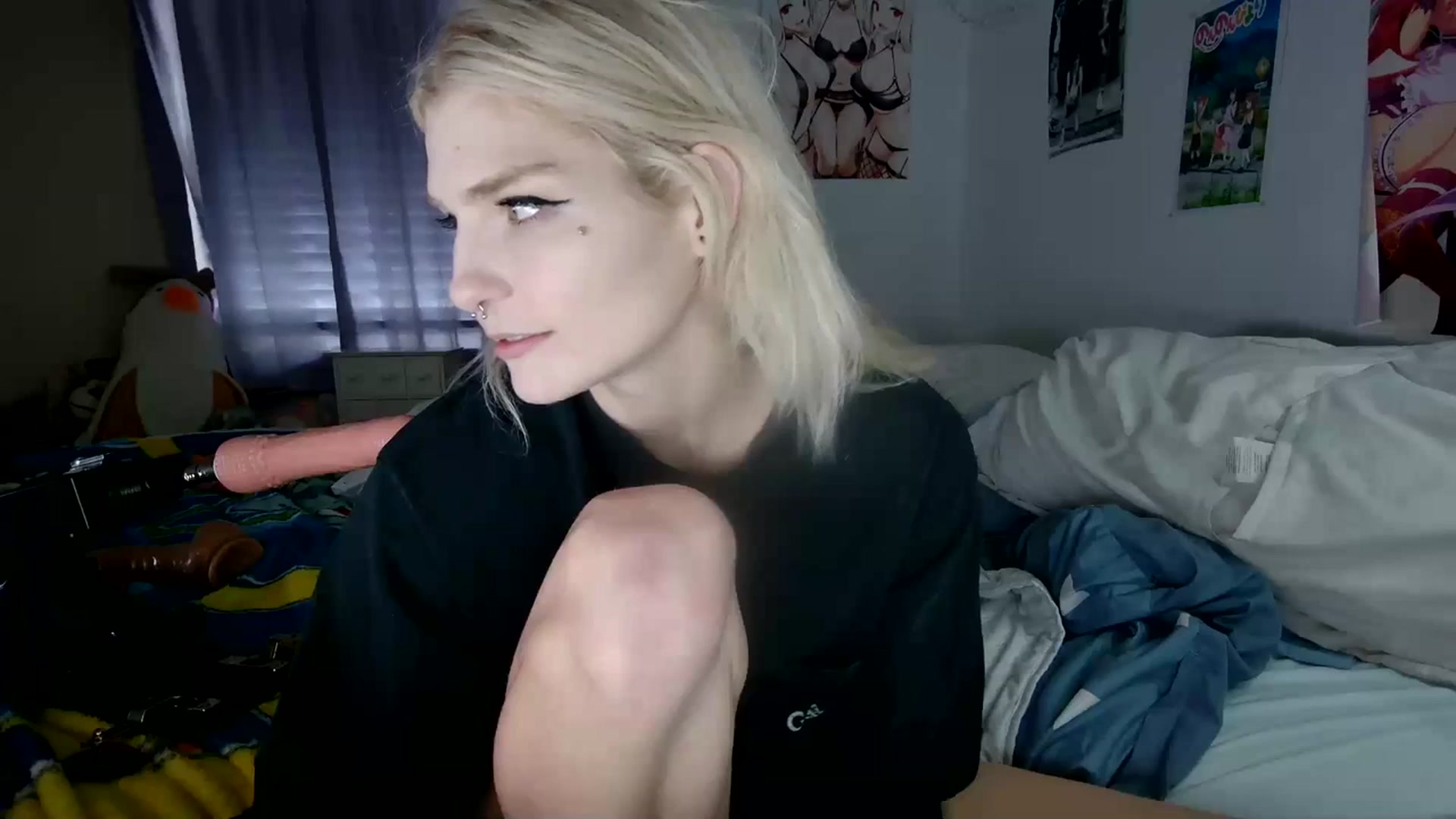 Gallery image thumbnail from DuckChan0's myfreecams stream on, 12/07/2023, 18:38 image 18 of 20